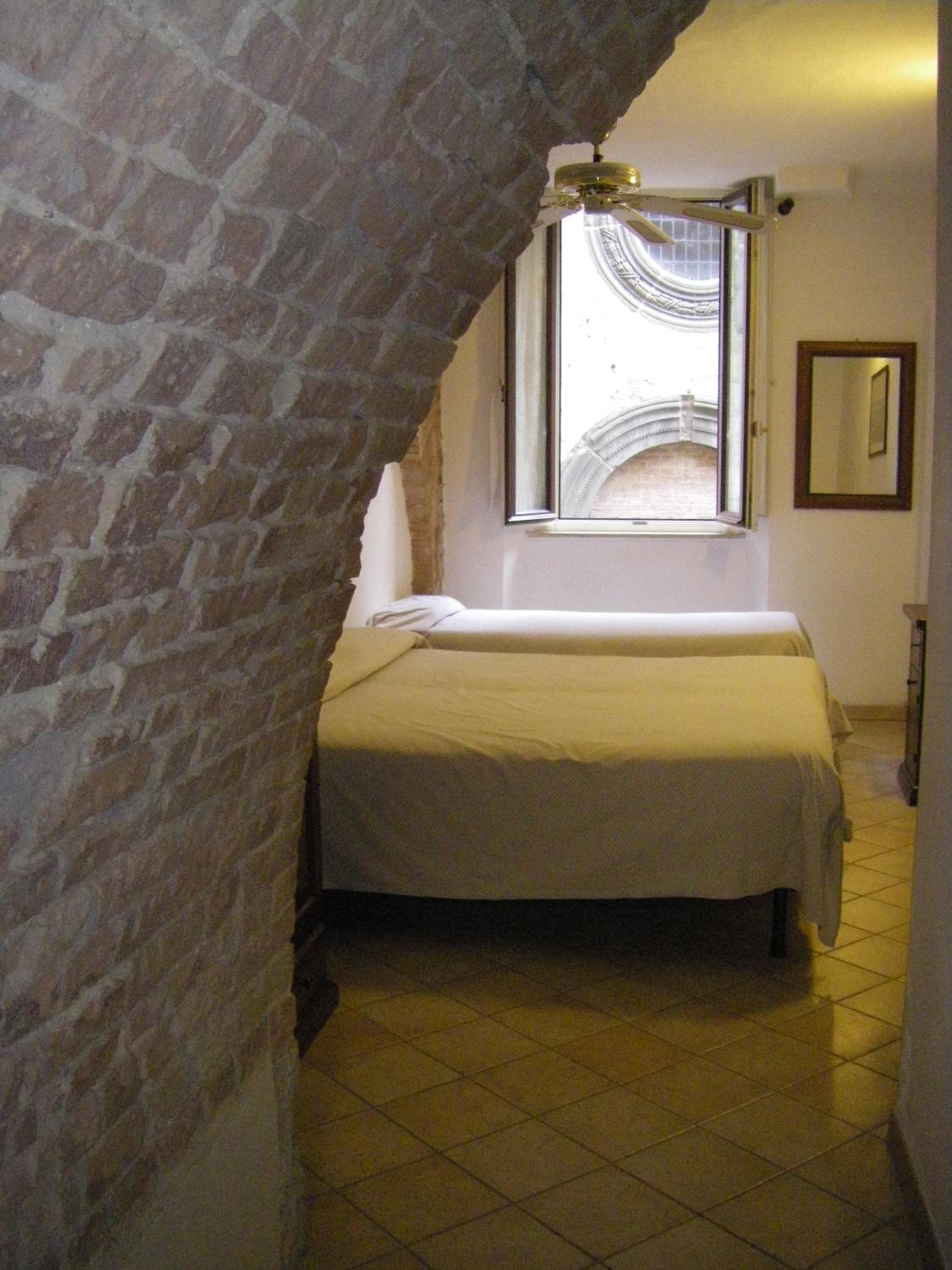 Triple Room - Photo 5