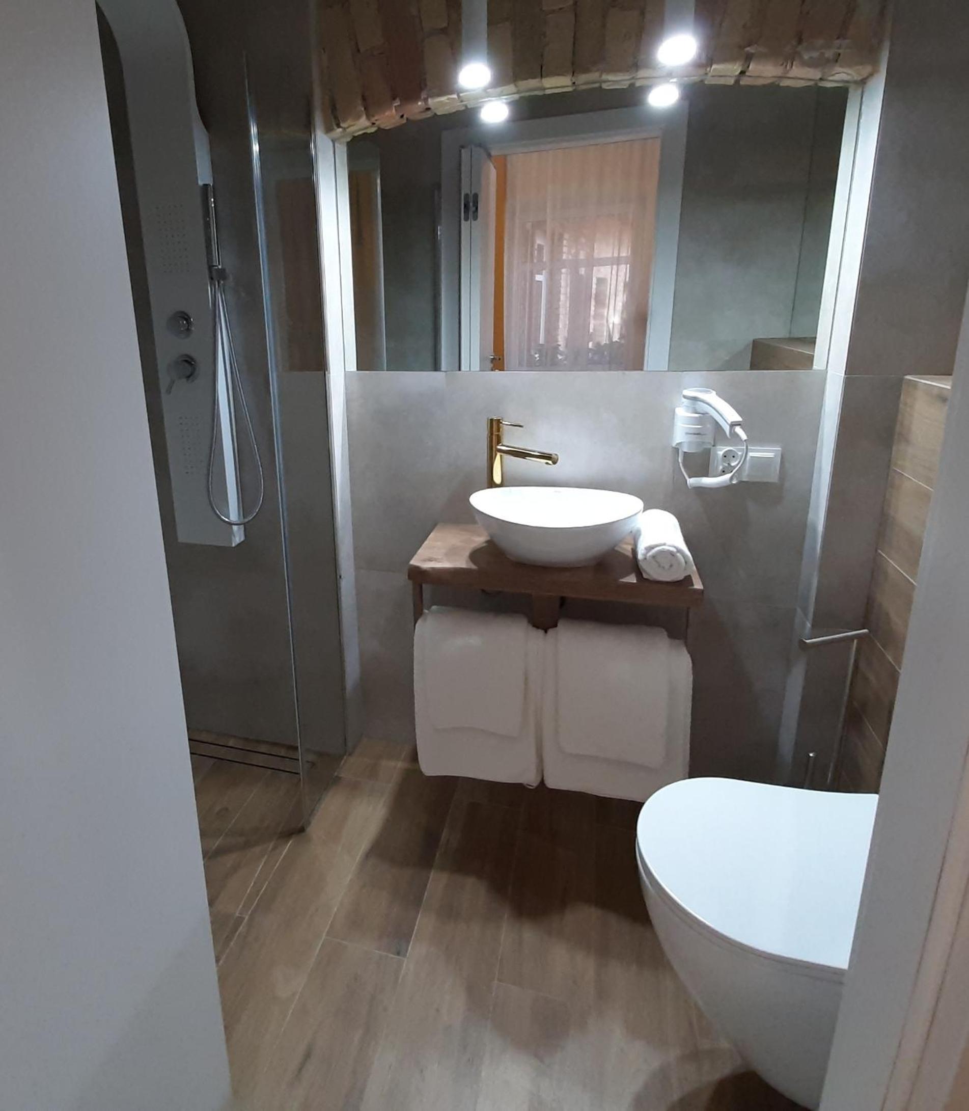 Deluxe Double Studio - Photo 7