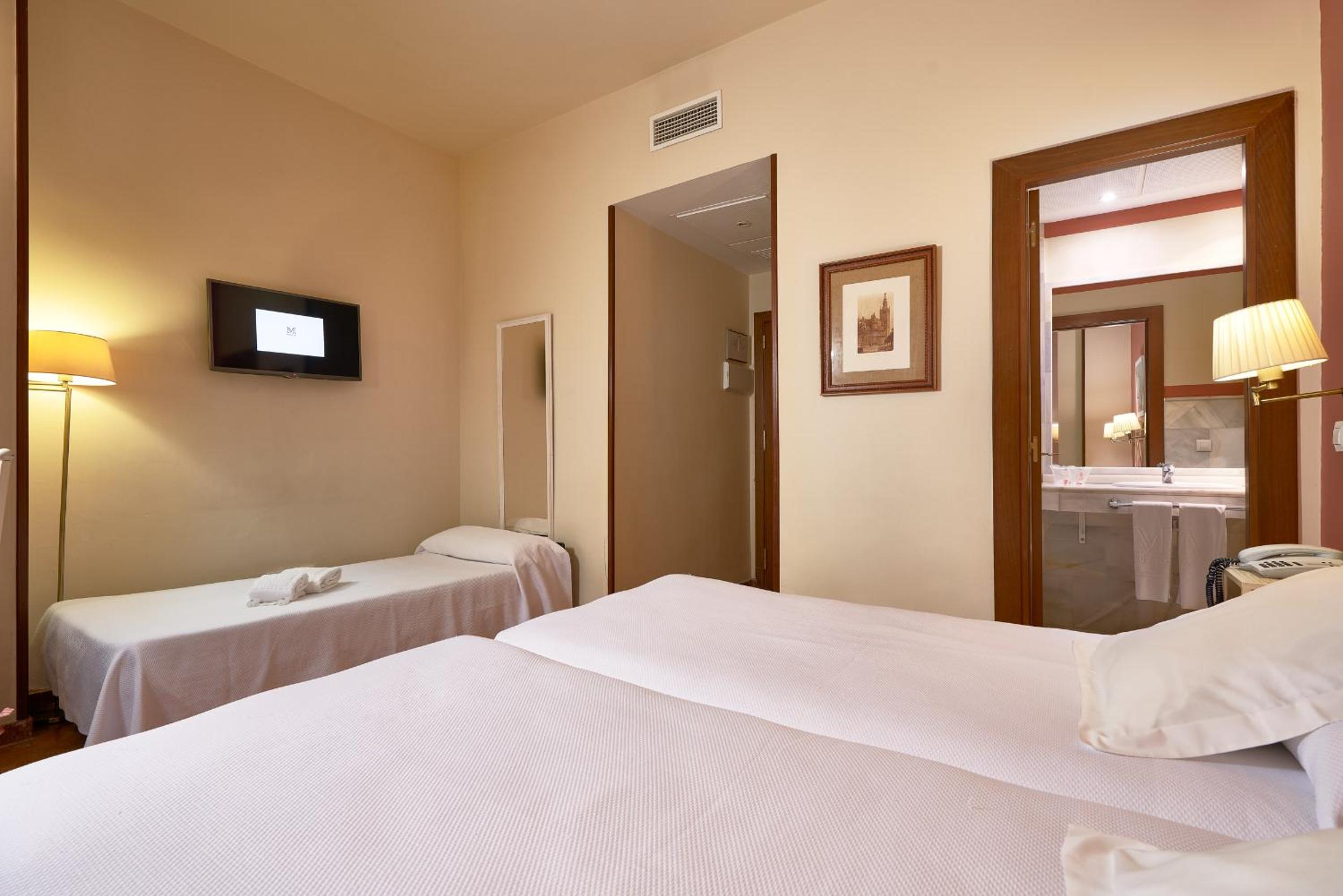 Double Room with Extra Bed (3 Adults) - Photo 1