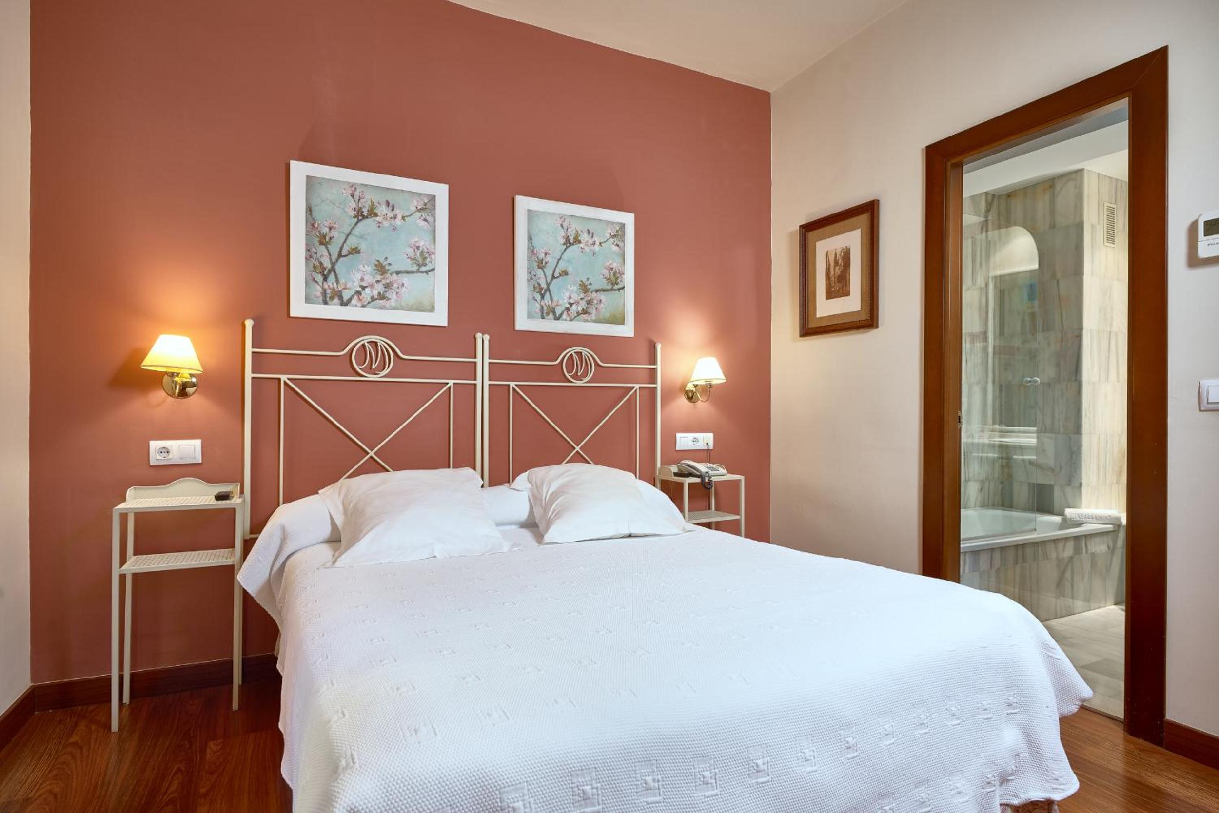 Double Room - Photo 6