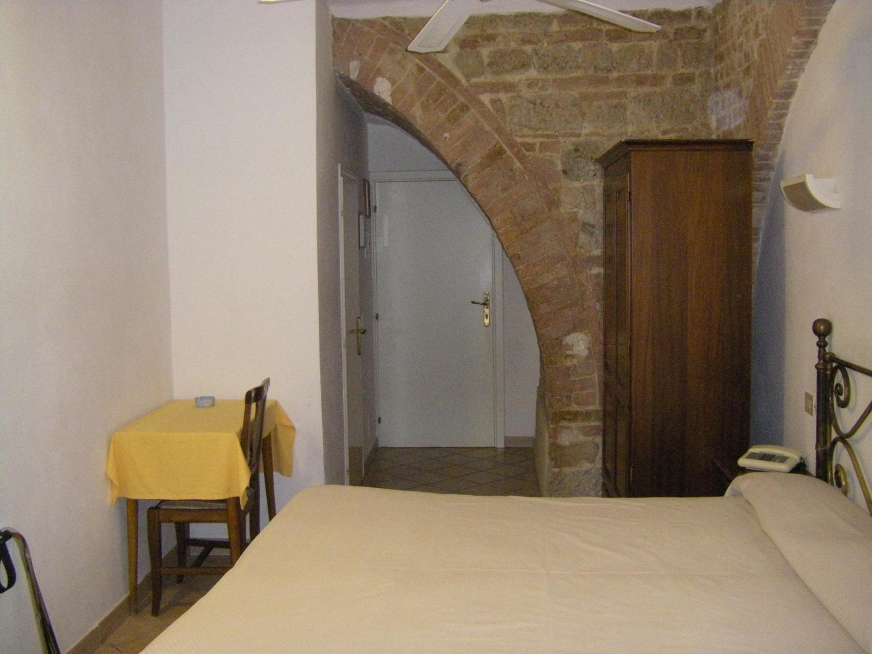 Double or Twin Room - Photo 6