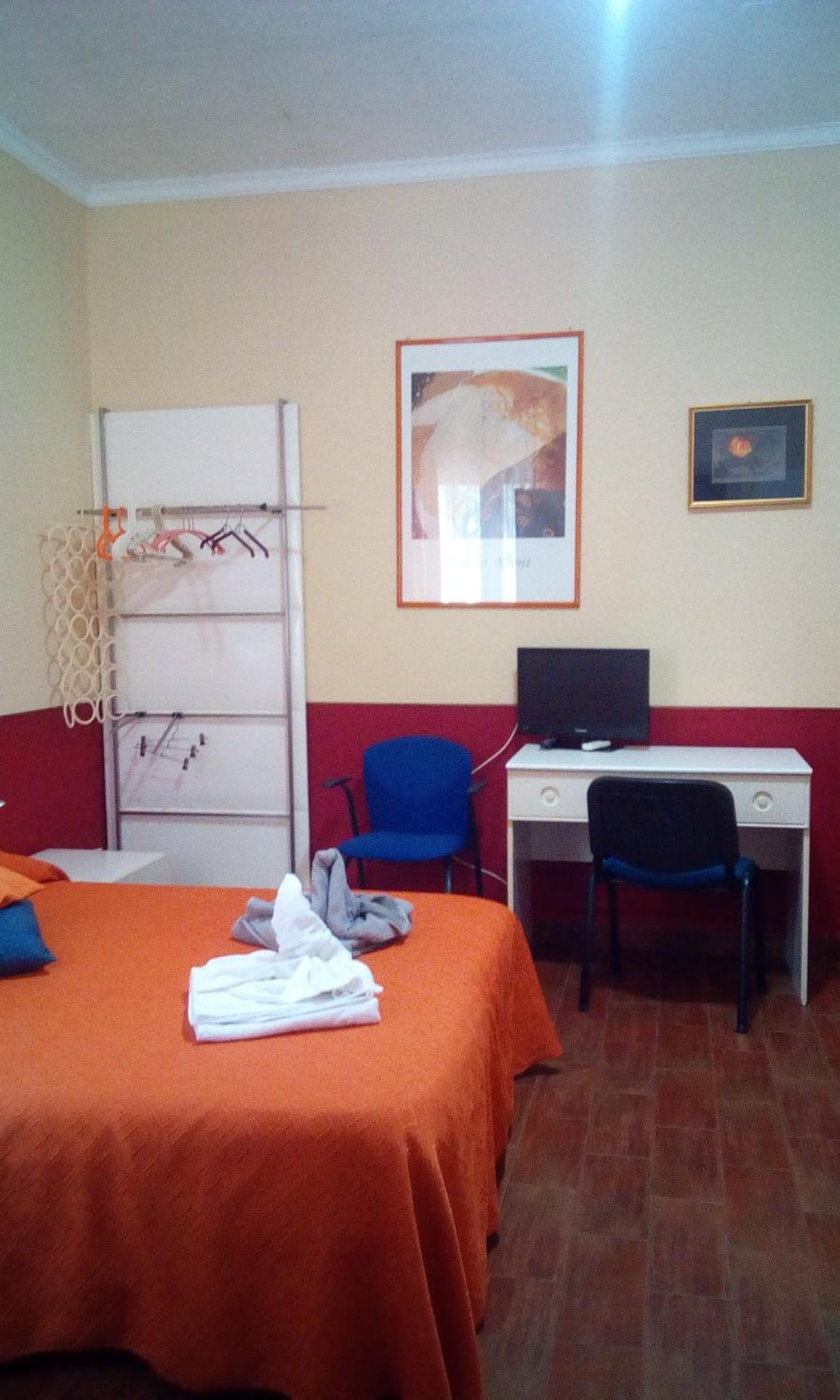 Double or Twin Room - Photo 3