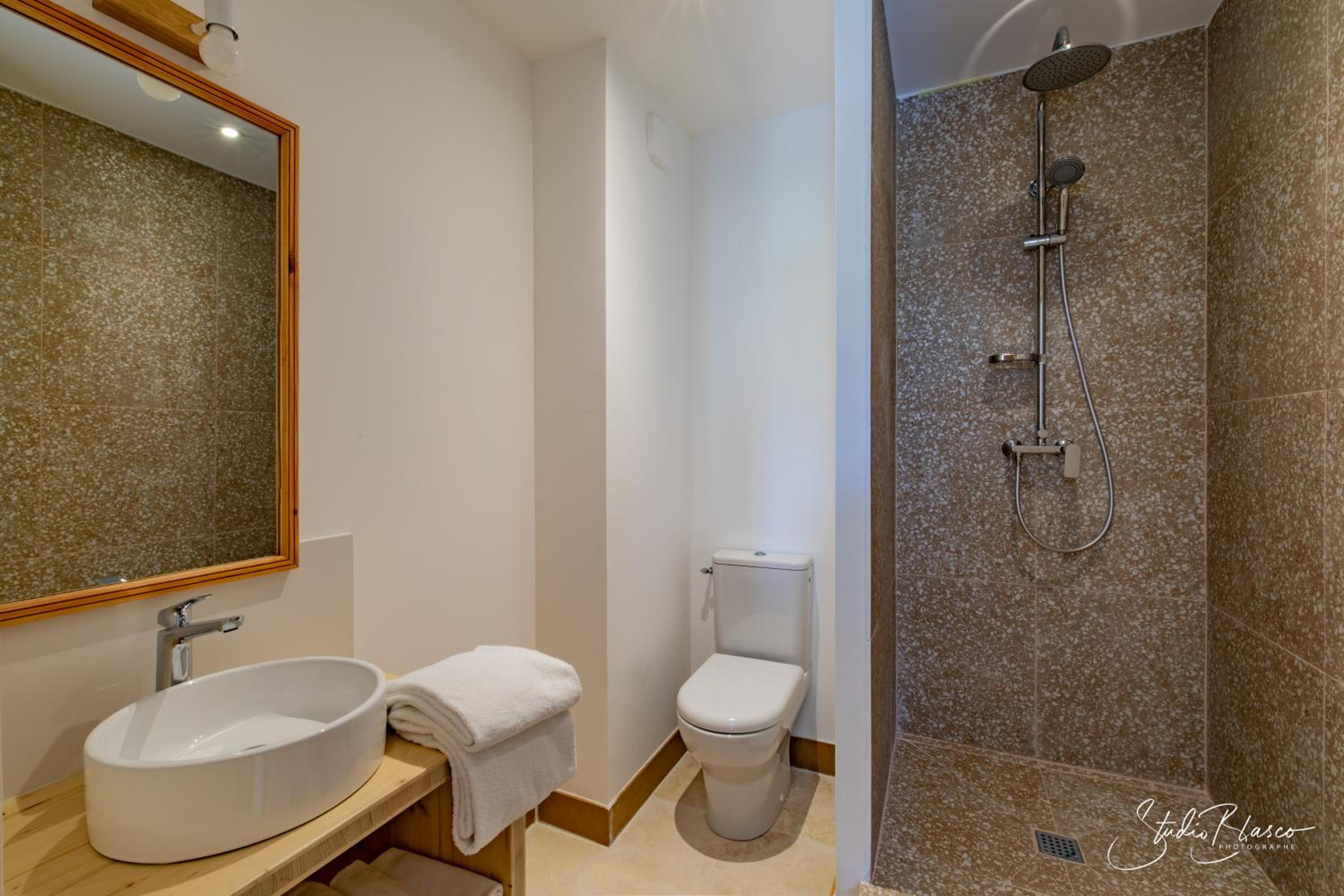 Standard Double or Twin Room - Photo 3