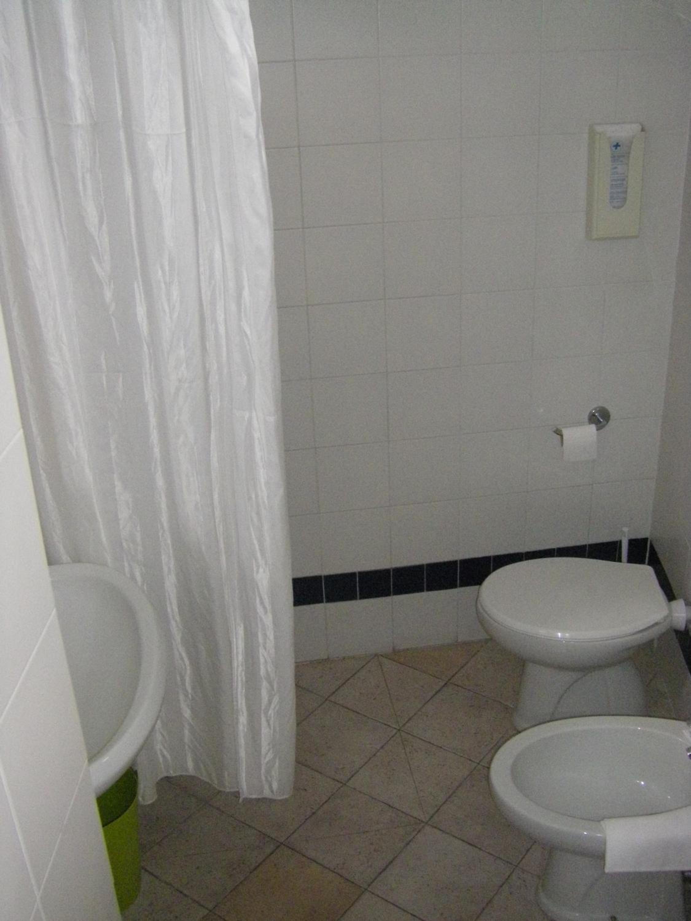 Double or Twin Room - Photo 3