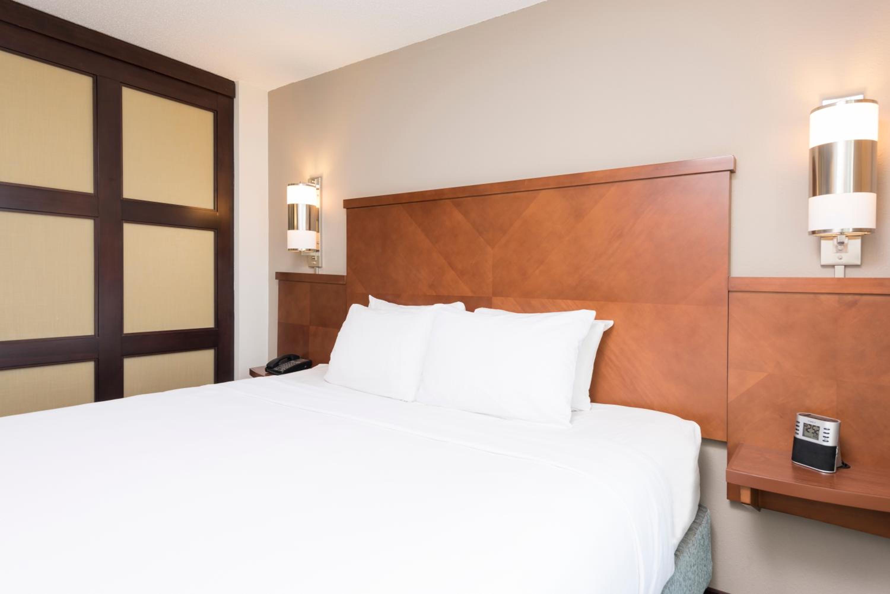 King Room with Sofa Bed - High Floor - Photo 7