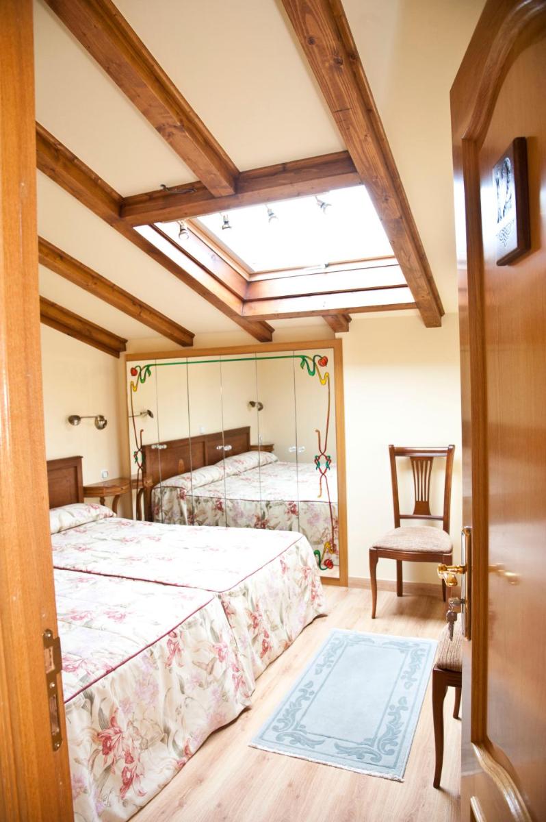 Twin Room with Private Bathroom