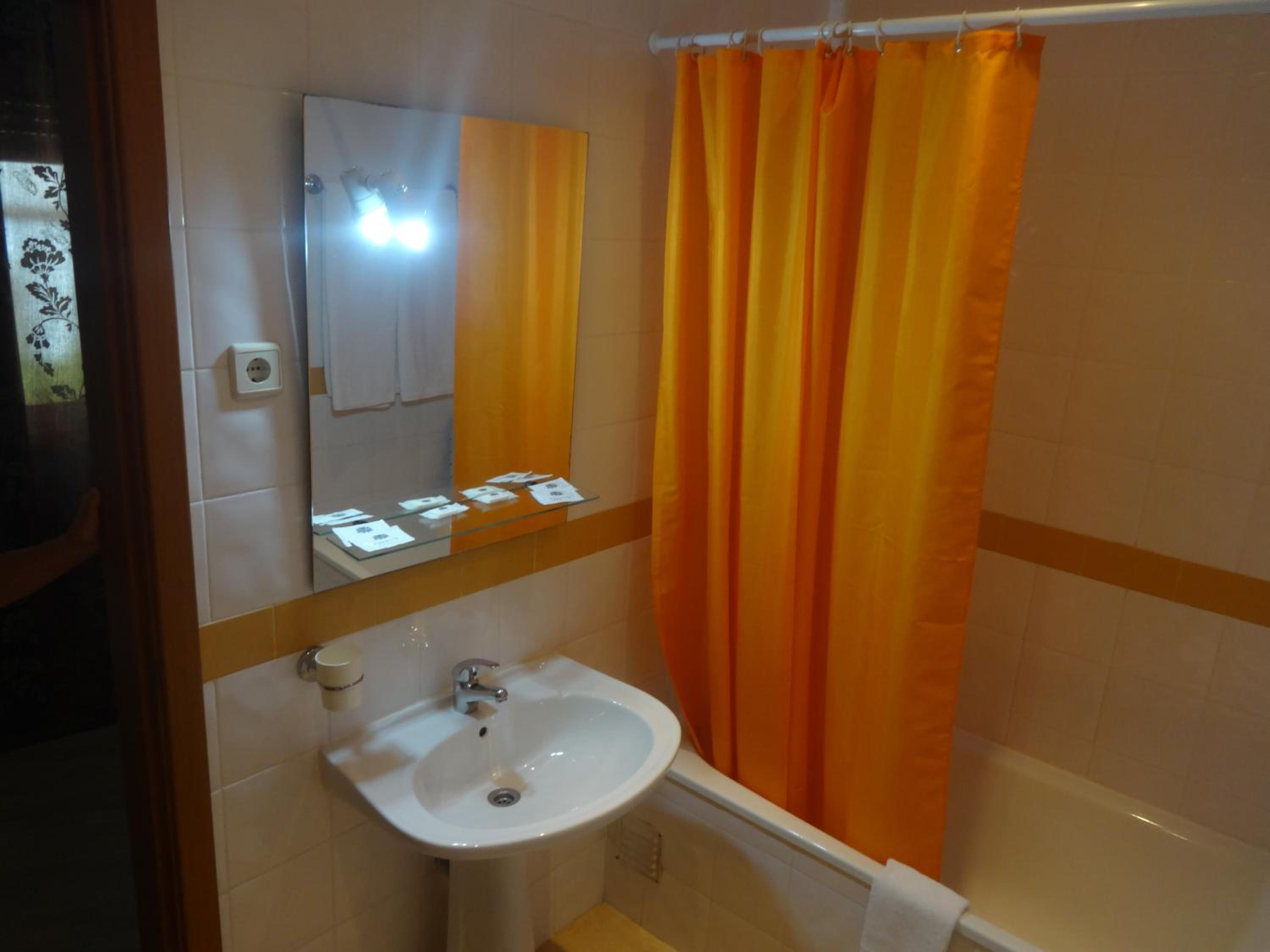 Double Room - Photo 7