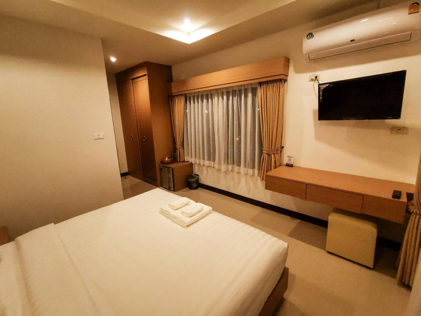 Standard King Room photo 2