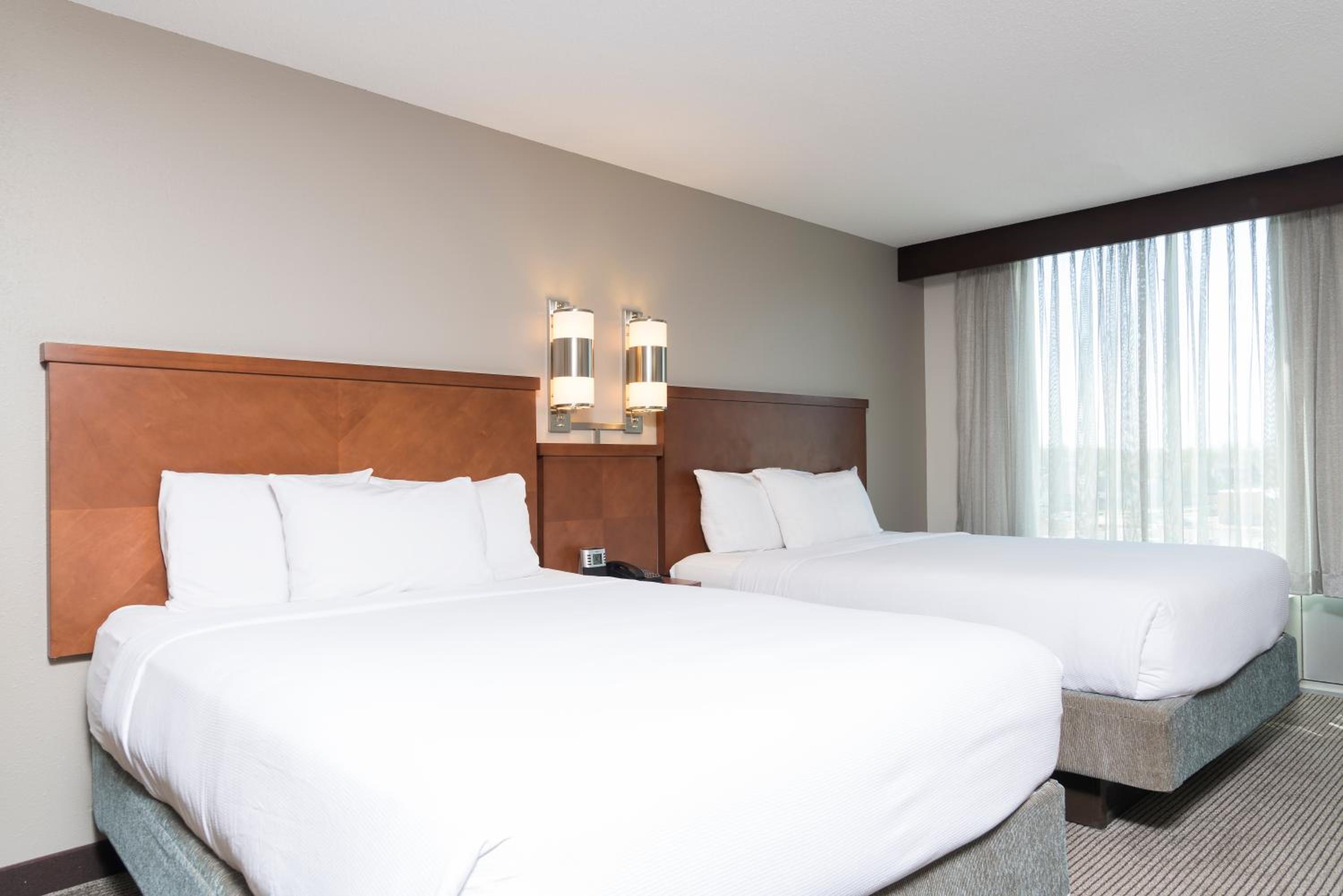 Queen Room with Two Queen Beds and Sofa Bed - Photo 9