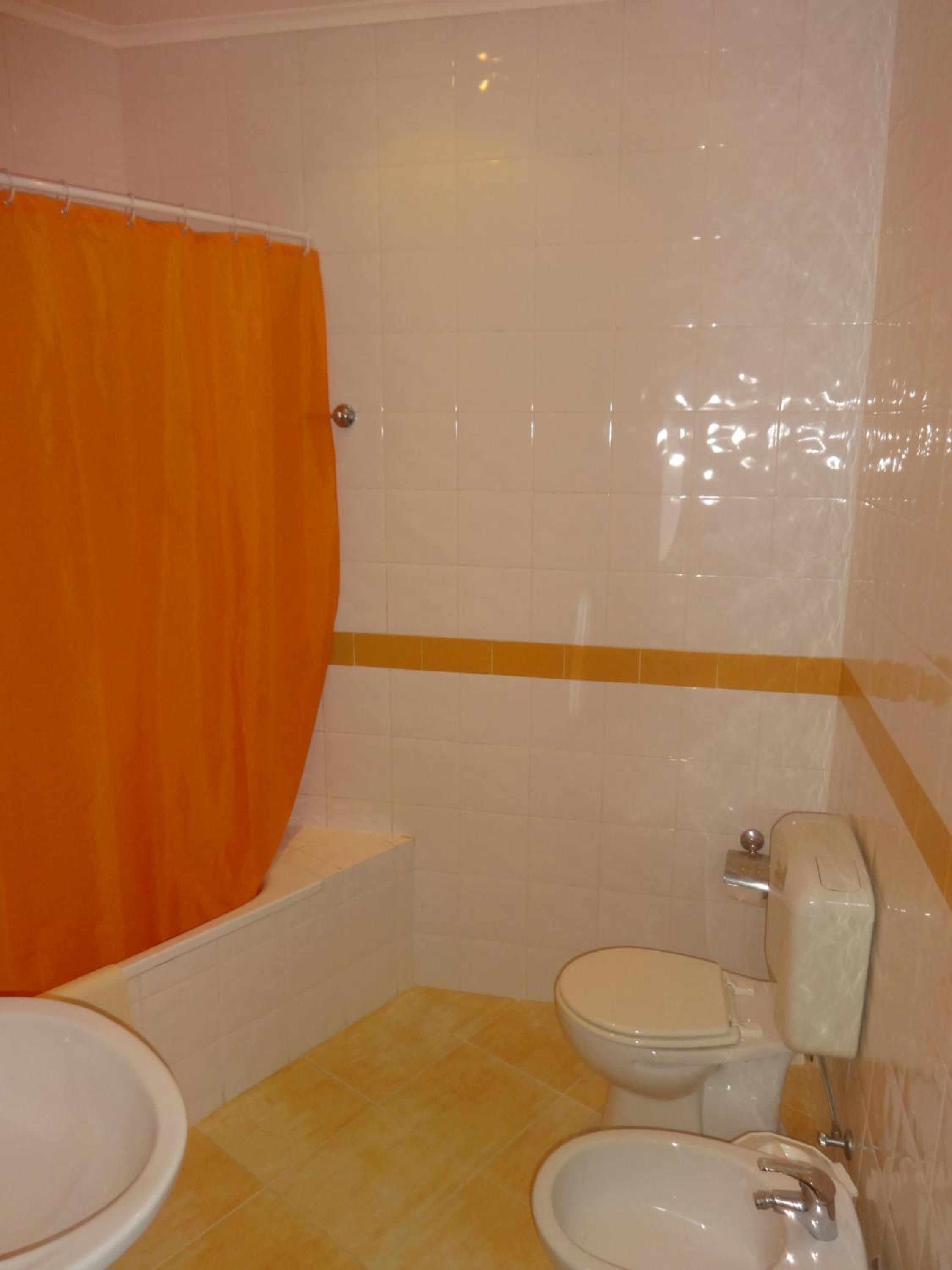 Twin Room - Photo 3