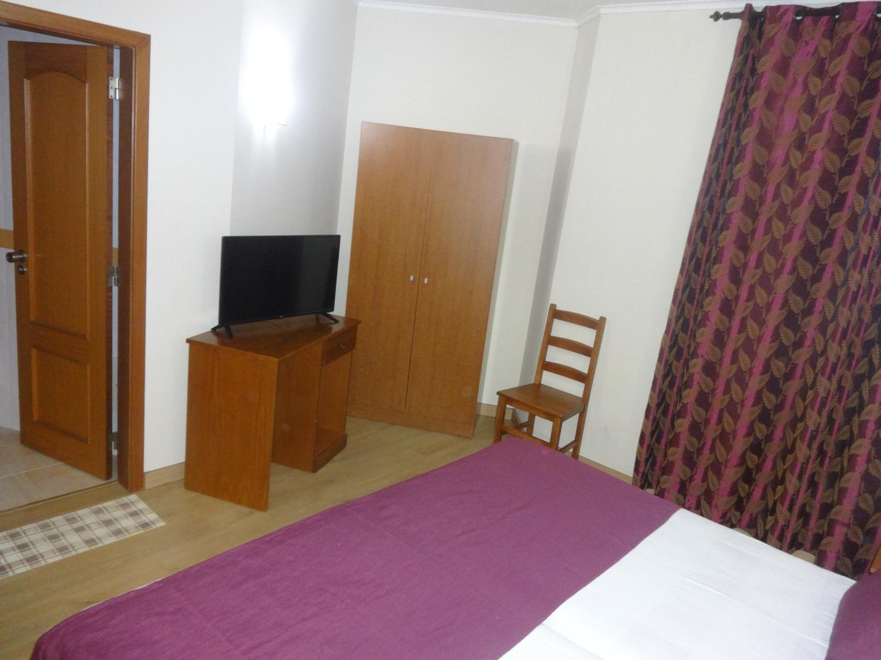 Twin Room - Photo 5