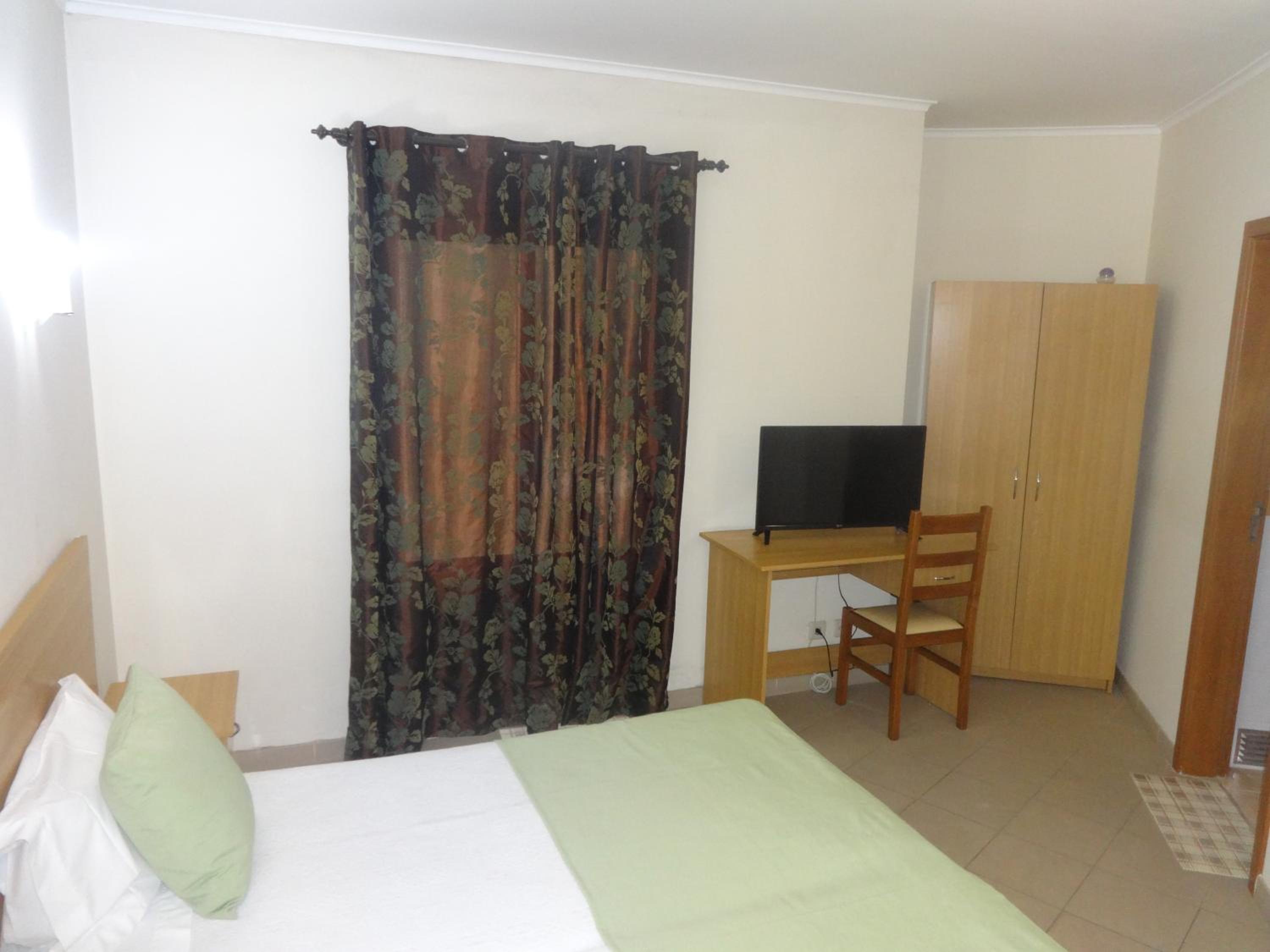 Twin Room - Photo 7