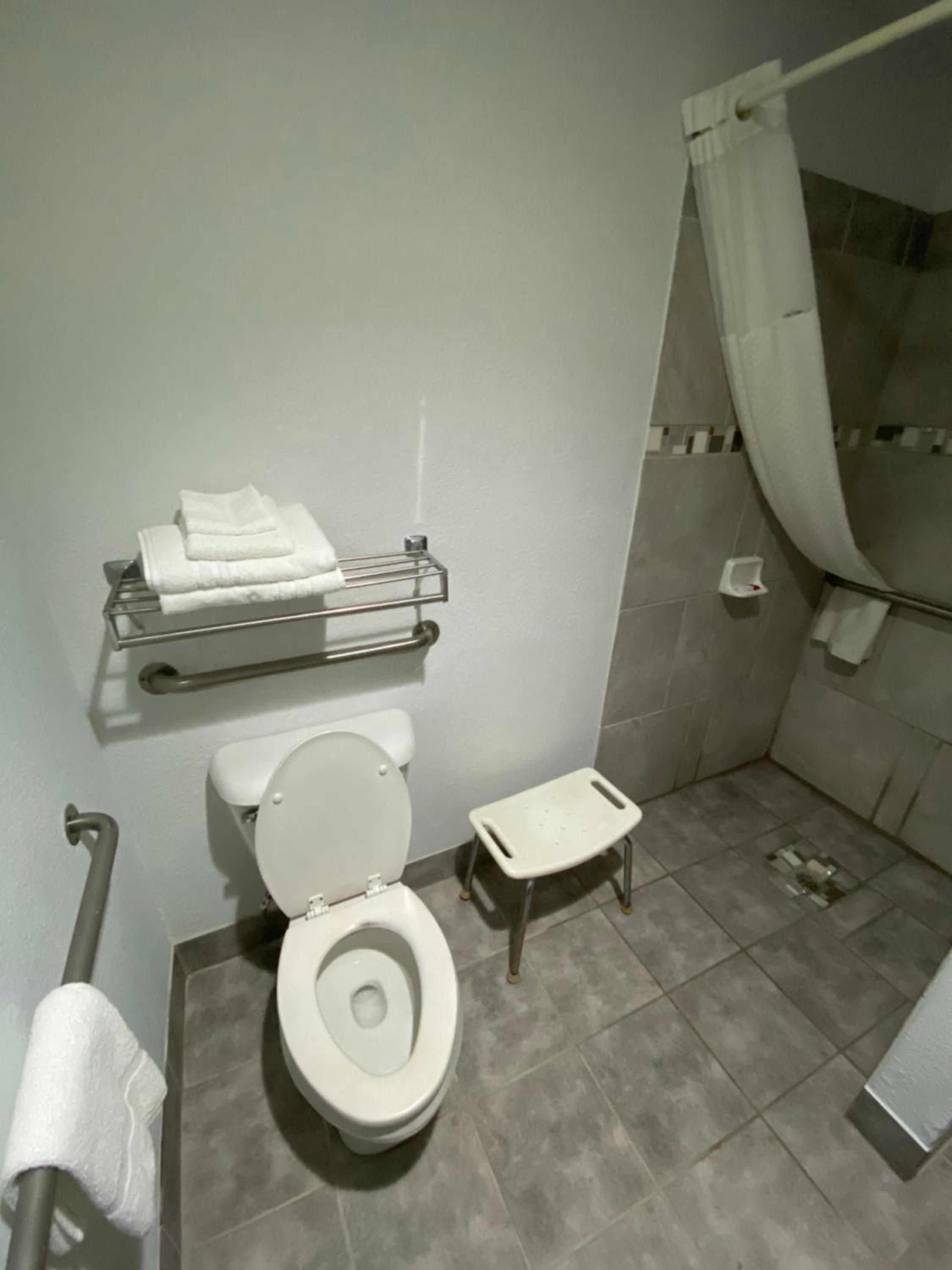 King Room - Mobility Access/Non-Smoking - Photo 4