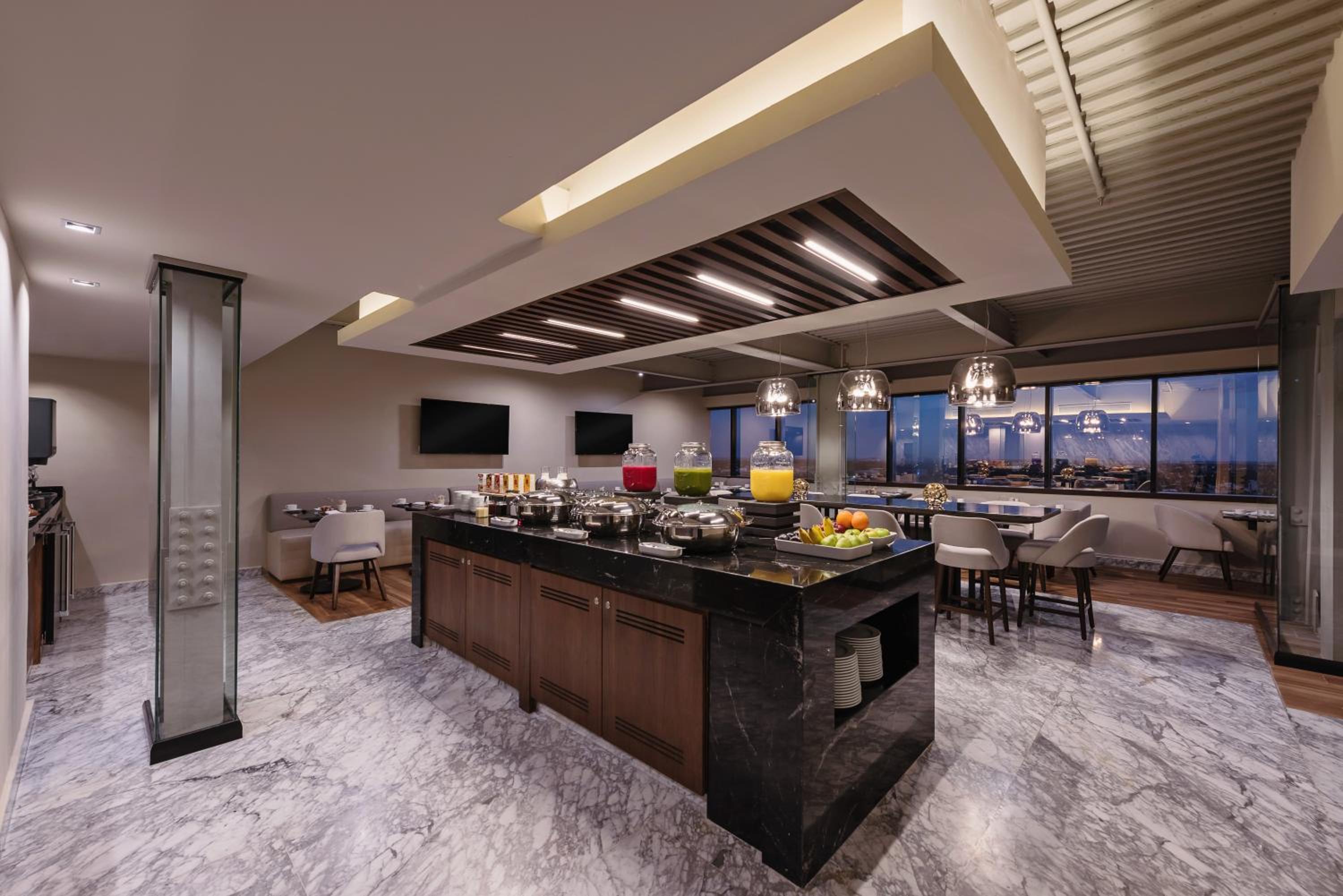 Club King Room