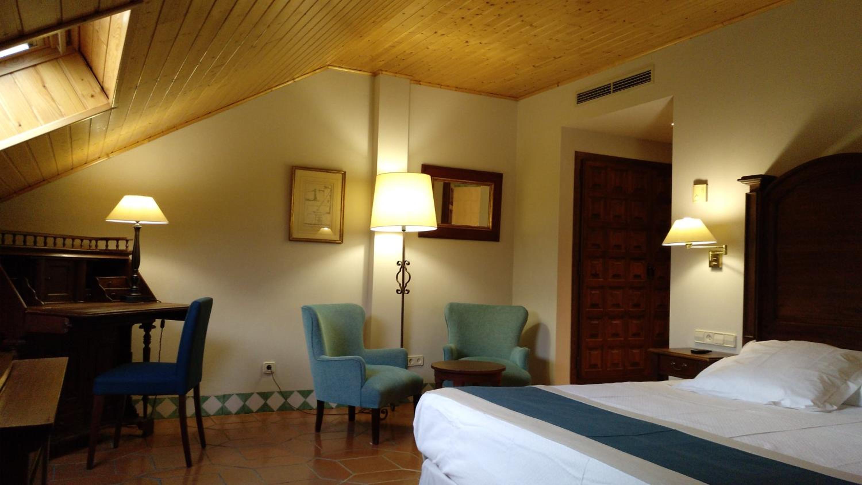 Standard Double Room (3 Adults) - Photo 5