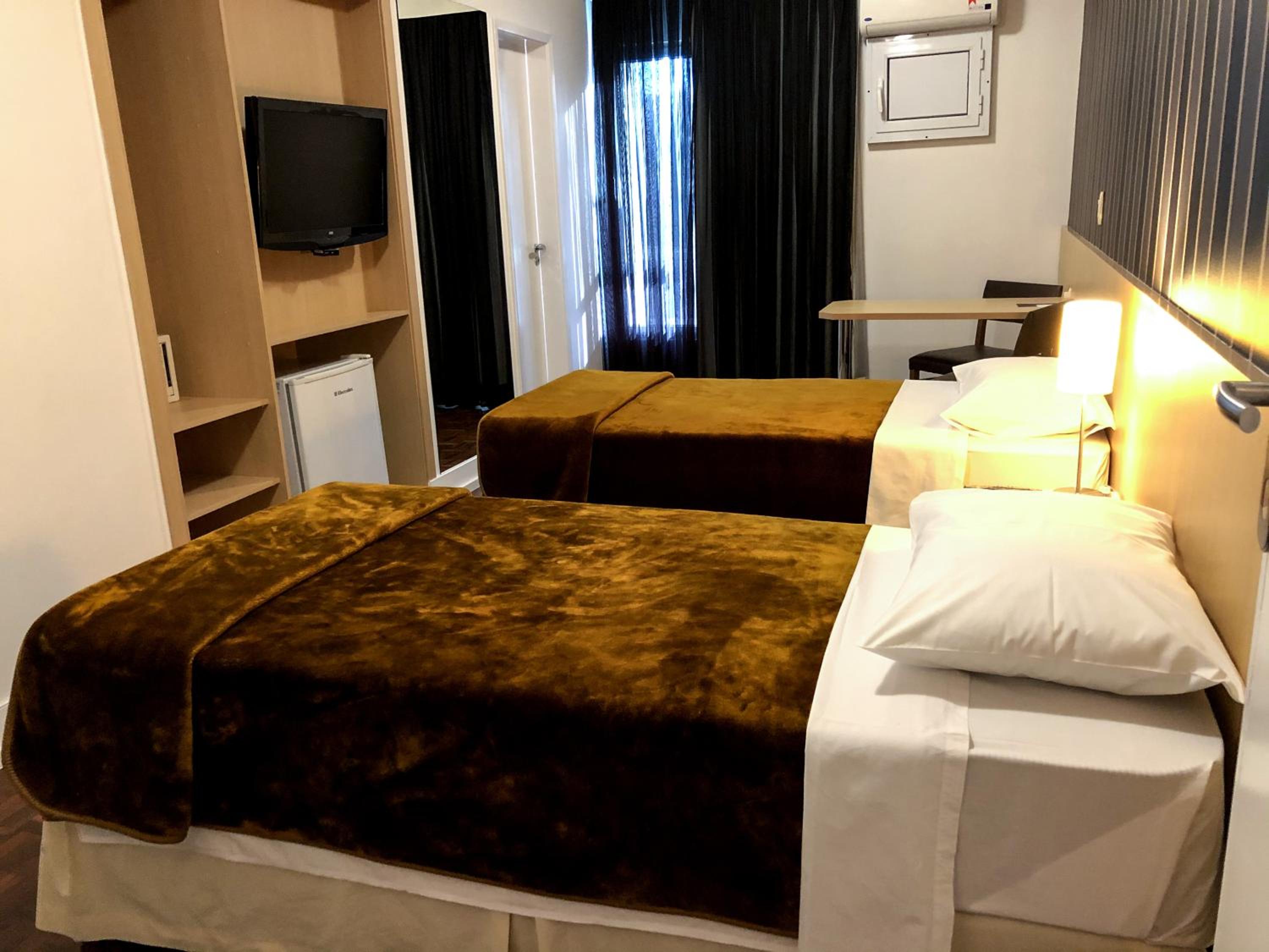 Double or Twin Room - Photo 13