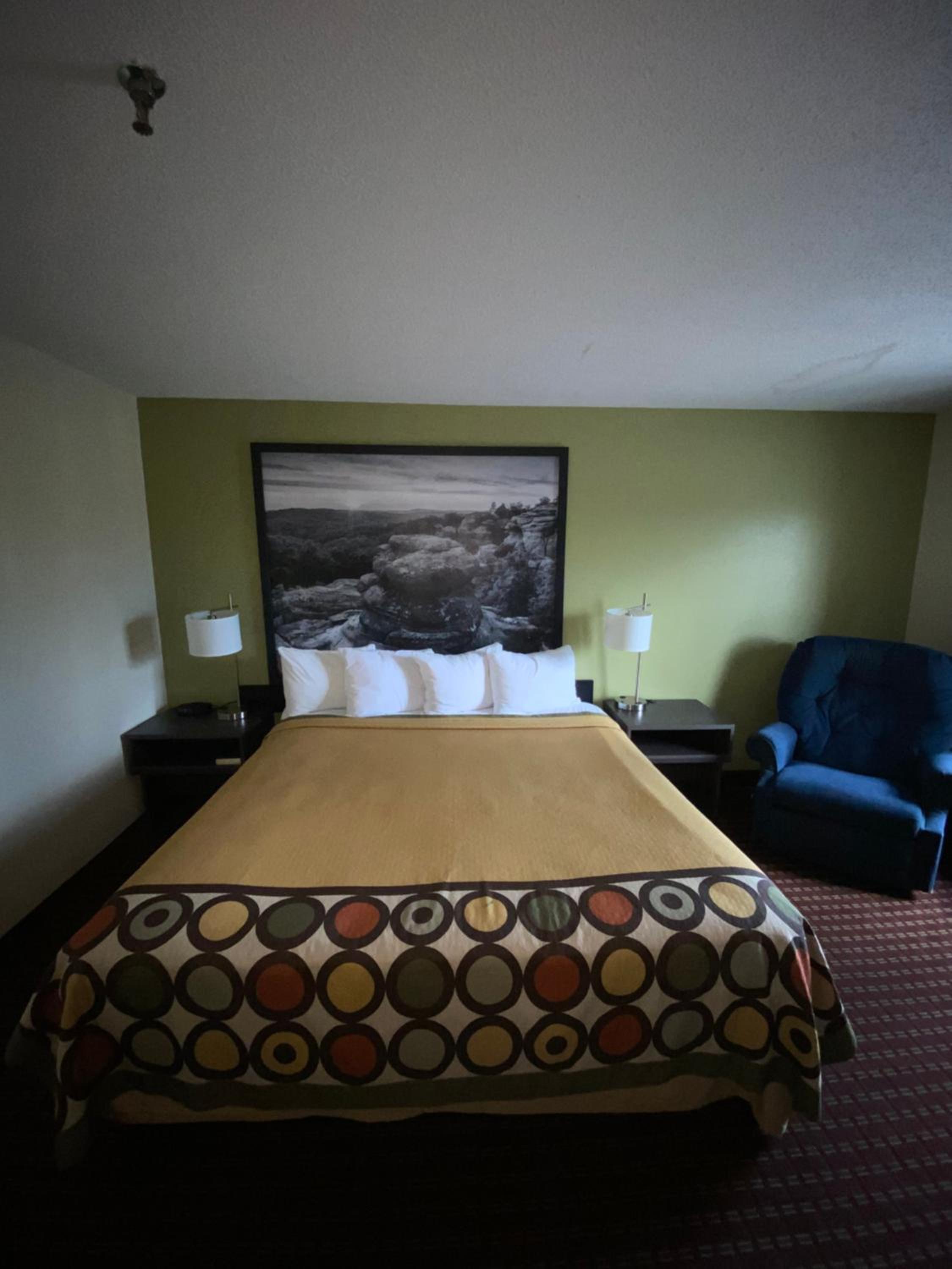 King Room - Non-Smoking - Photo 1