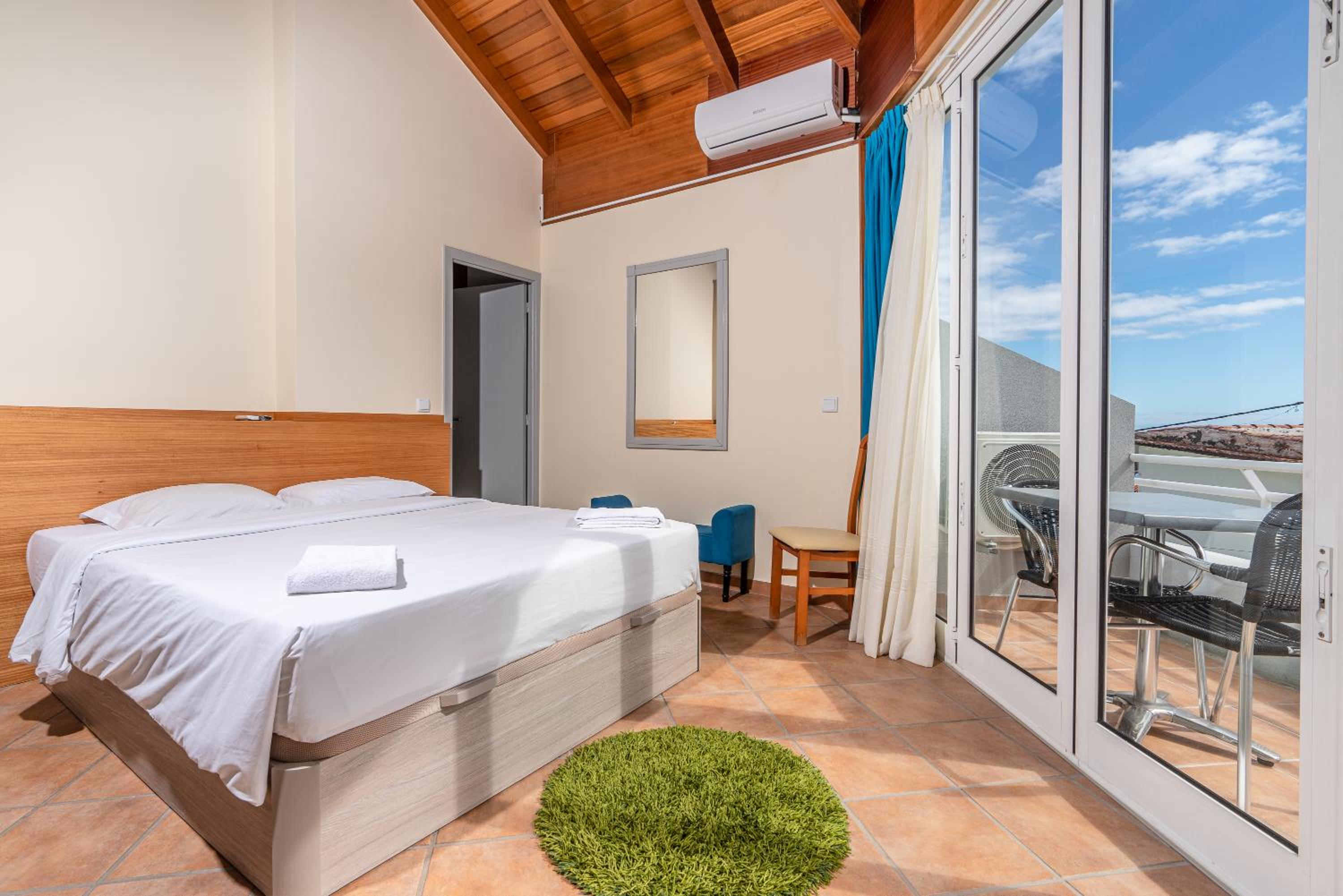 Double Room with Sea View photo 2