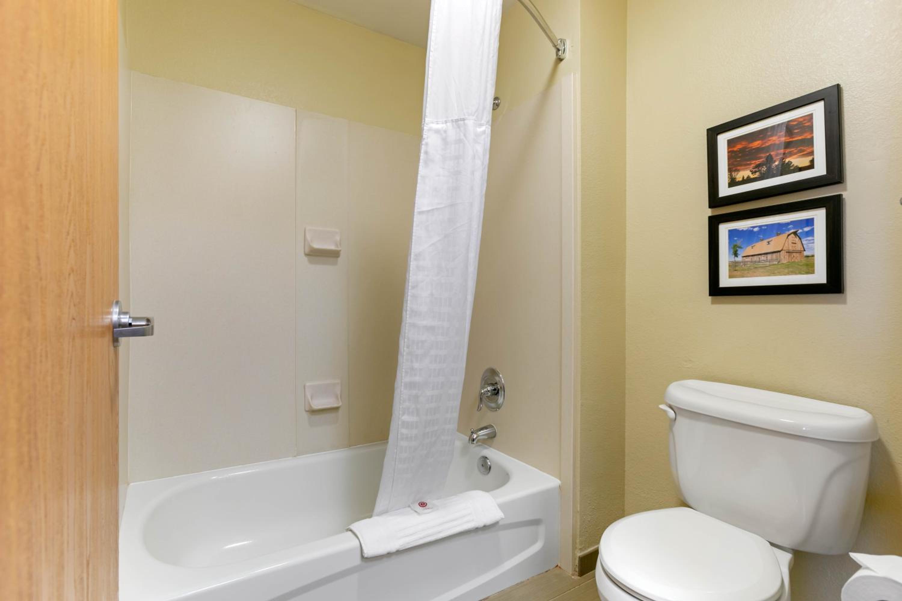 King Room - Non-Smoking photo 2