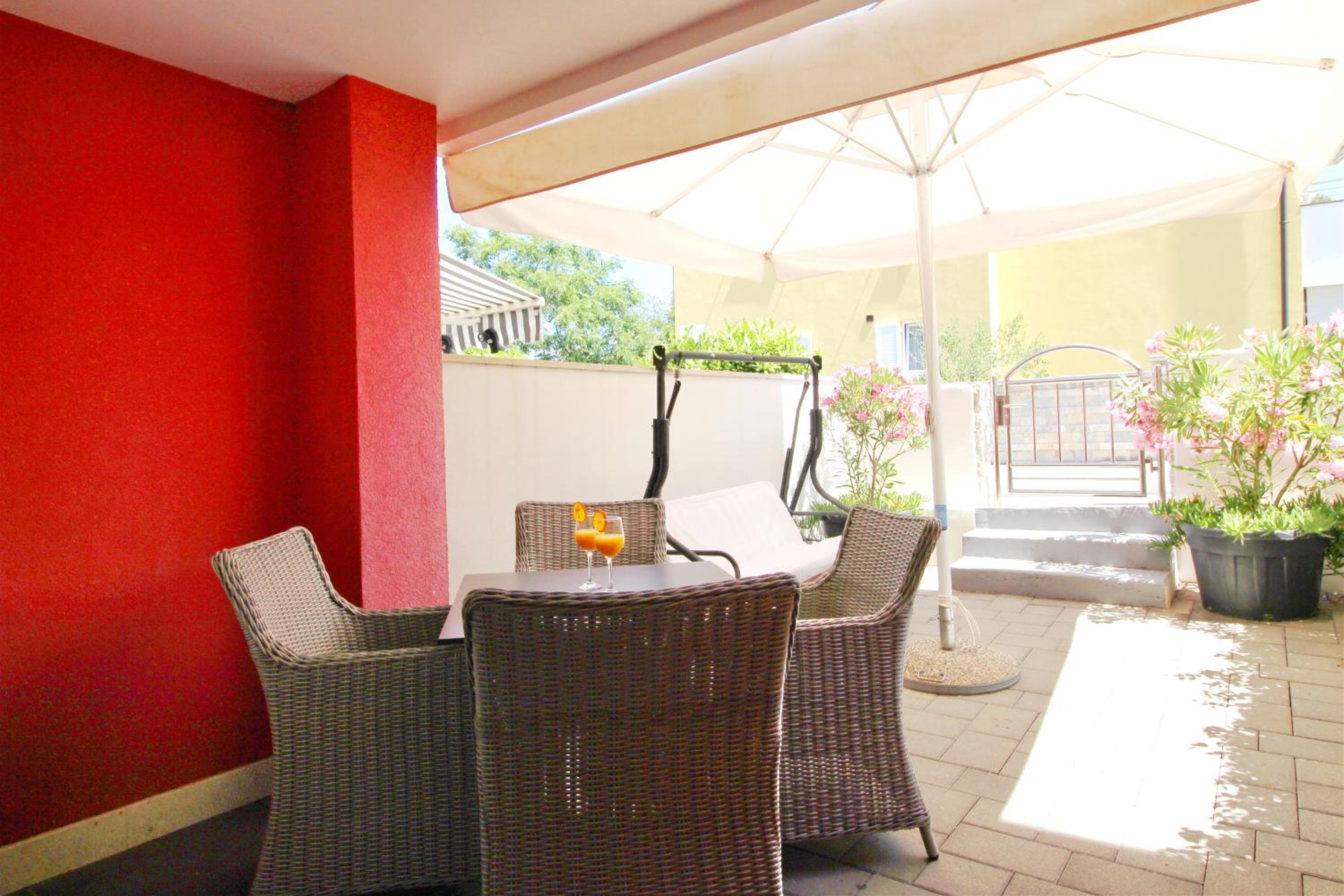 One-Bedroom Apartment with Terrace or Balcony - Photo 19