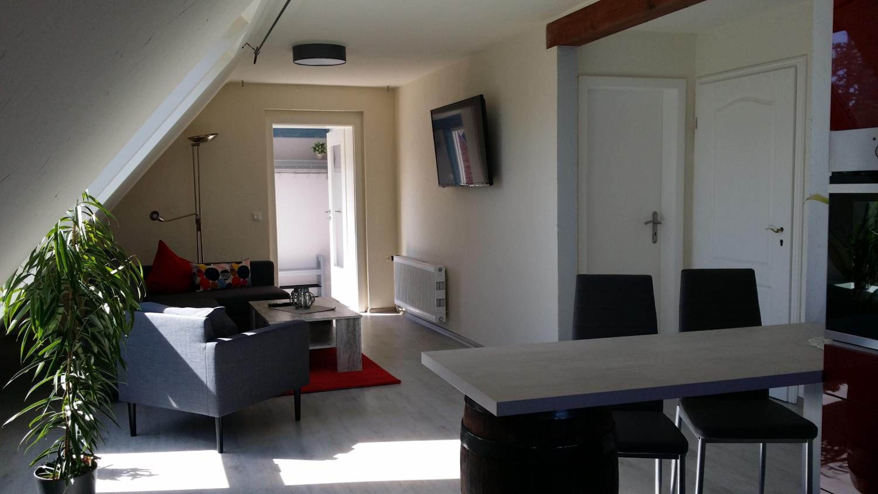 One-Bedroom Apartment photo 1