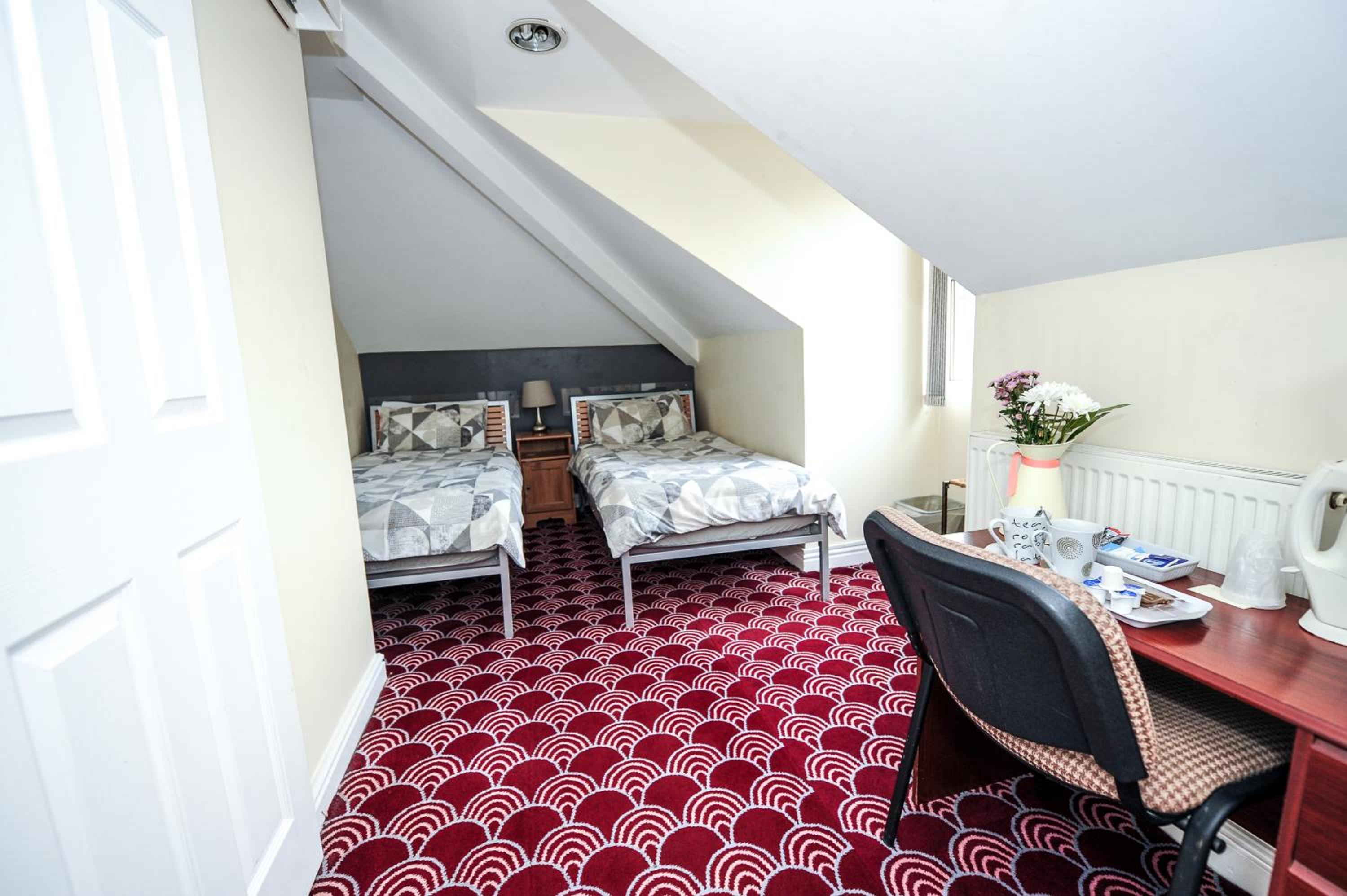 Twin Room with Bathroom