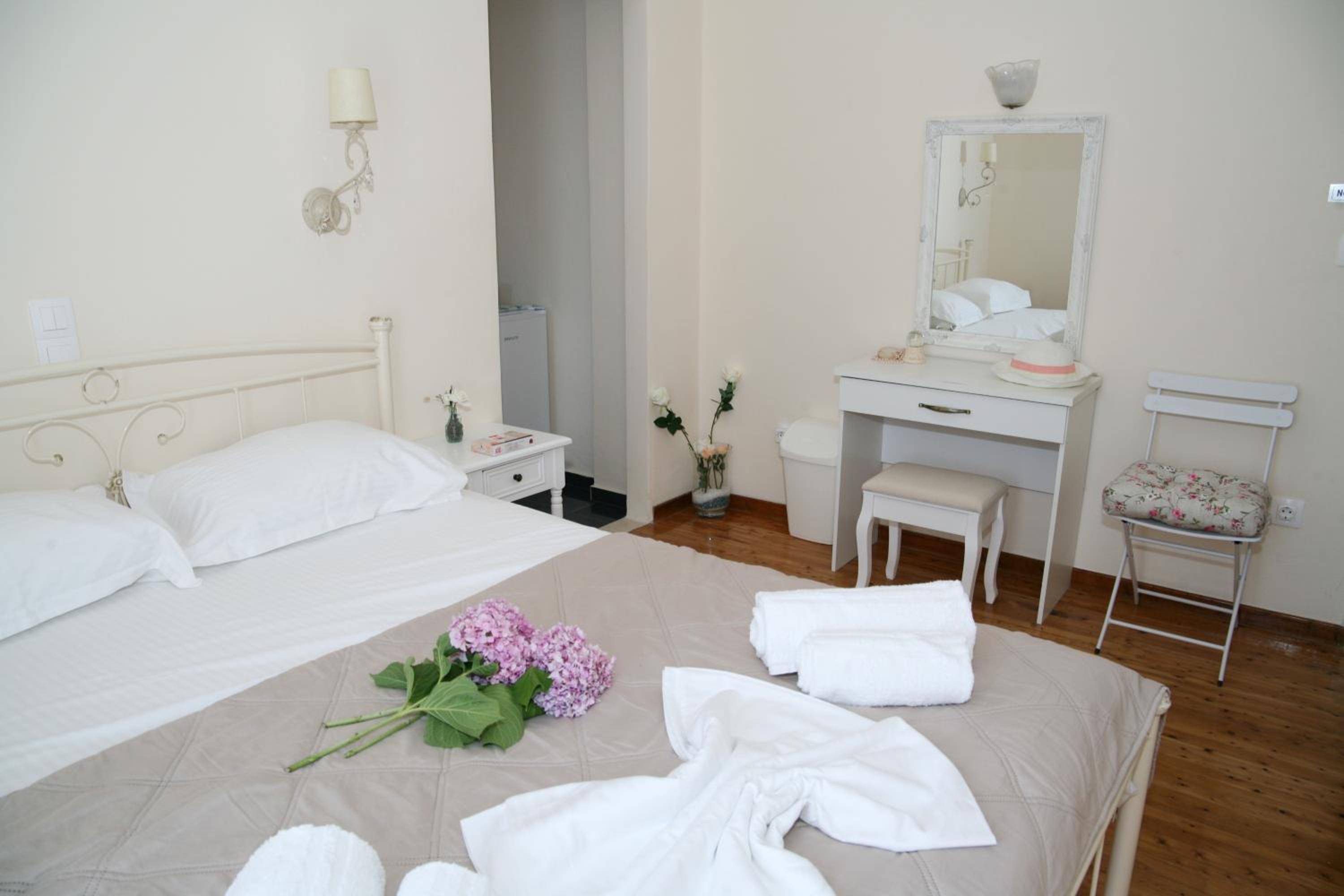 Deluxe Double Room with Balcony photo 2
