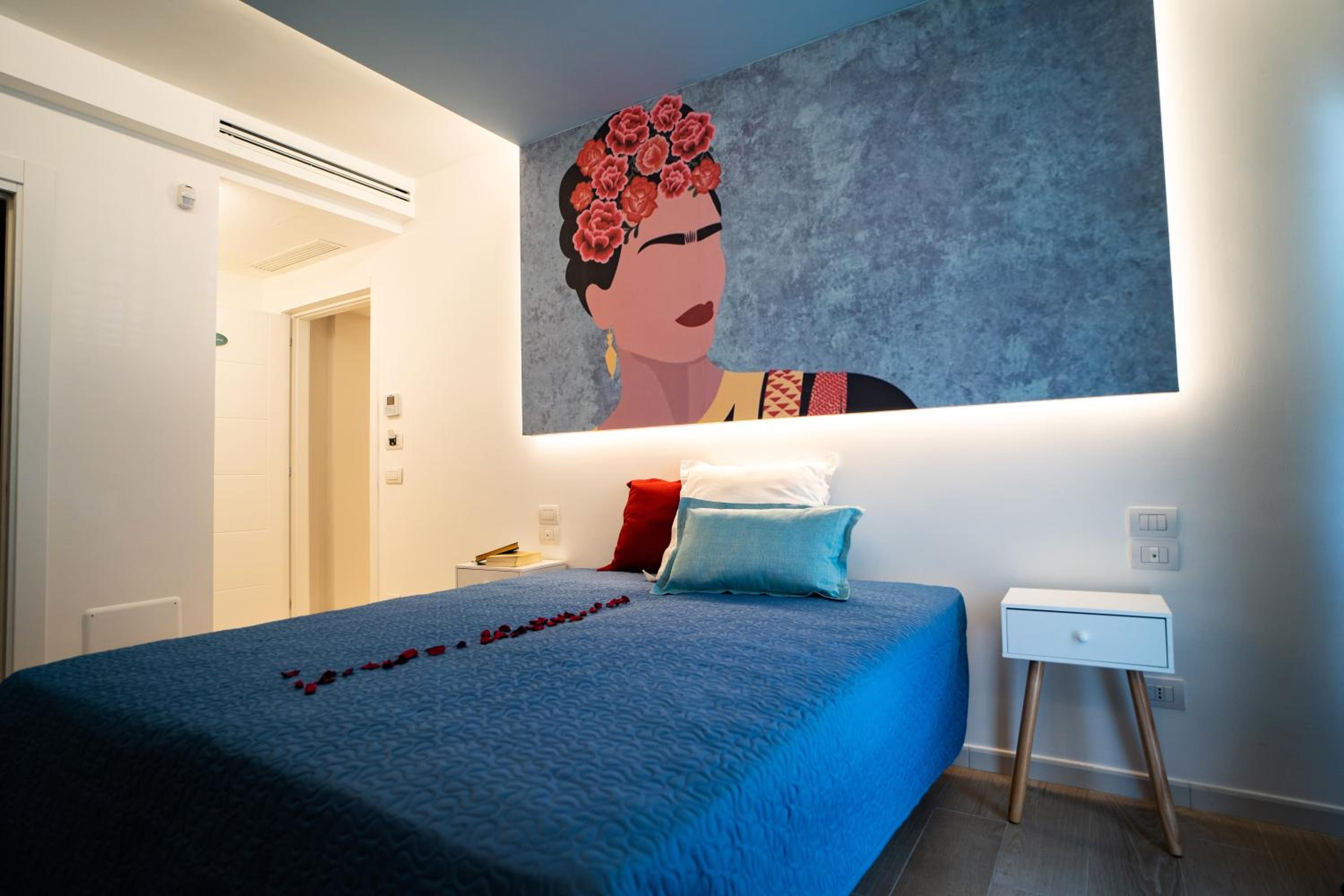 Double or Twin Room with Private Bathroom photo 2