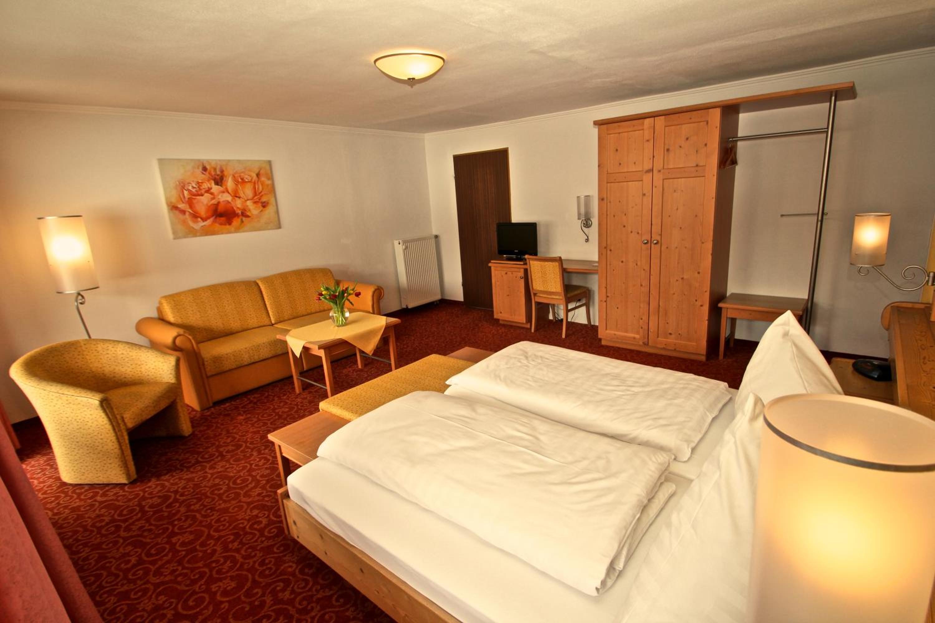 Double Room With Extra Bed photo 1