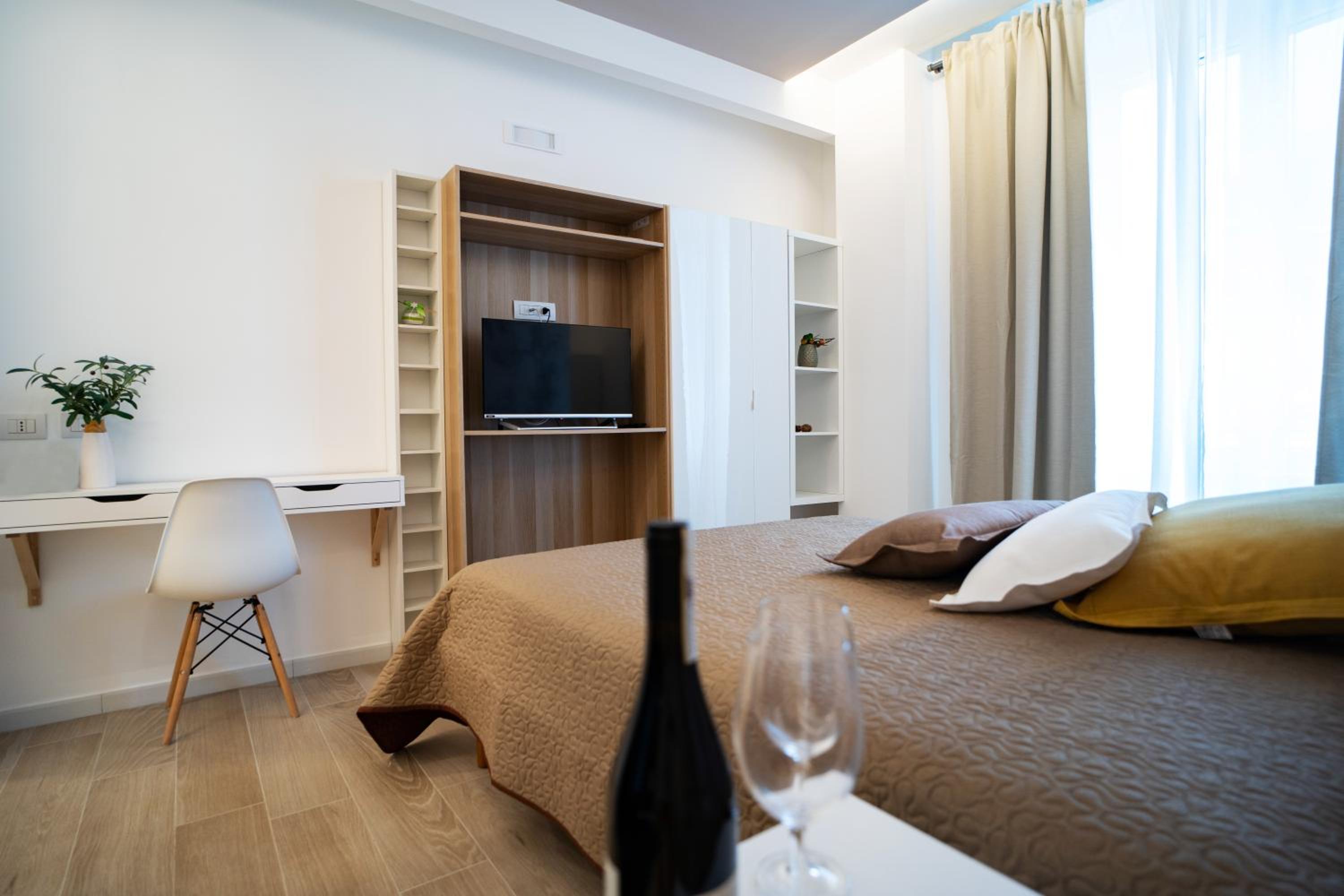 Family Room with Private Bathroom - Photo 7