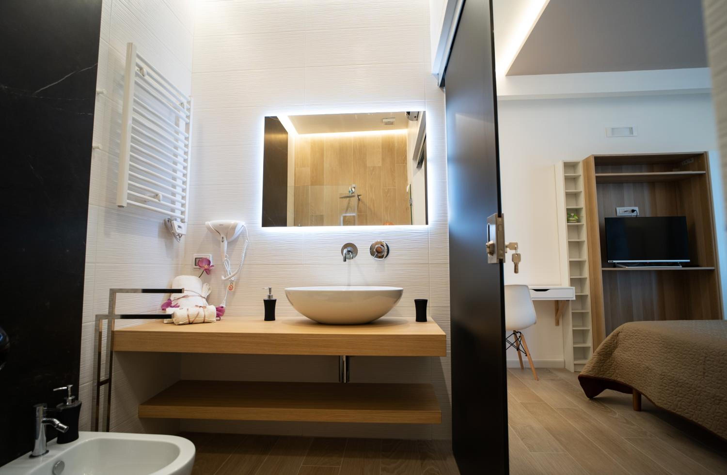 Family Room with Private Bathroom - Photo 9