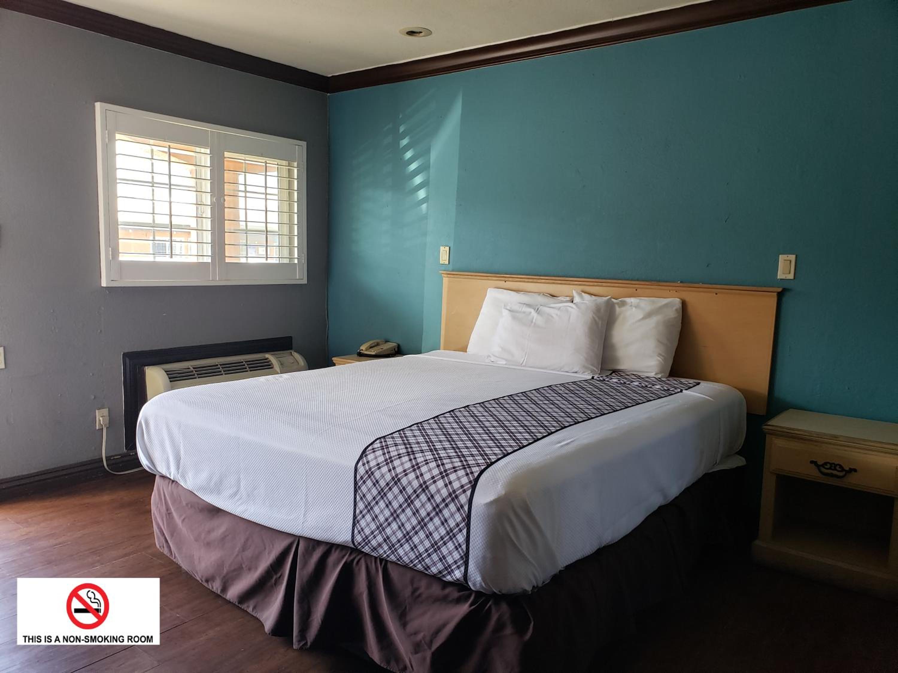 Queen Room - Disability Access photo 2