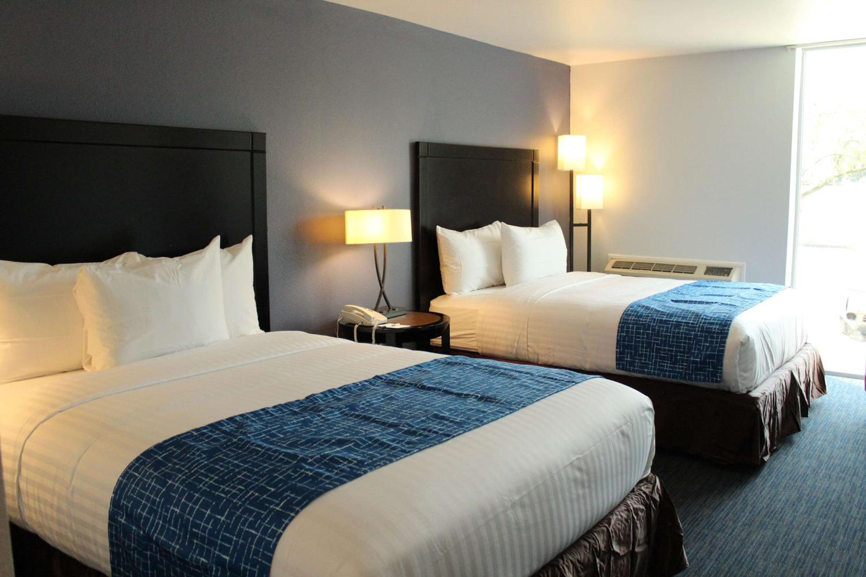 Queen Room with Two Queen Beds - Non-Smoking - Photo 1