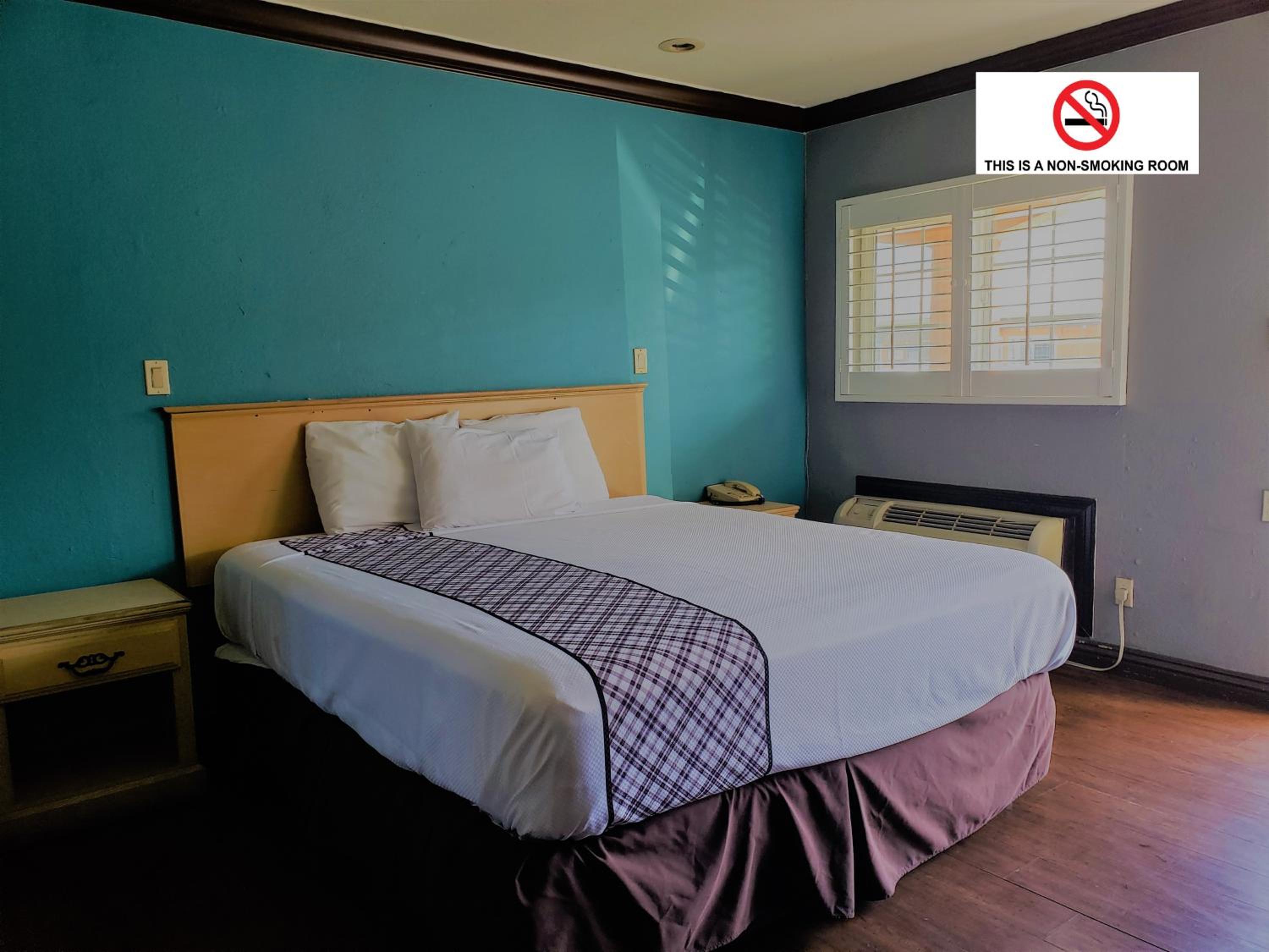 Queen Room - Disability Access photo 3