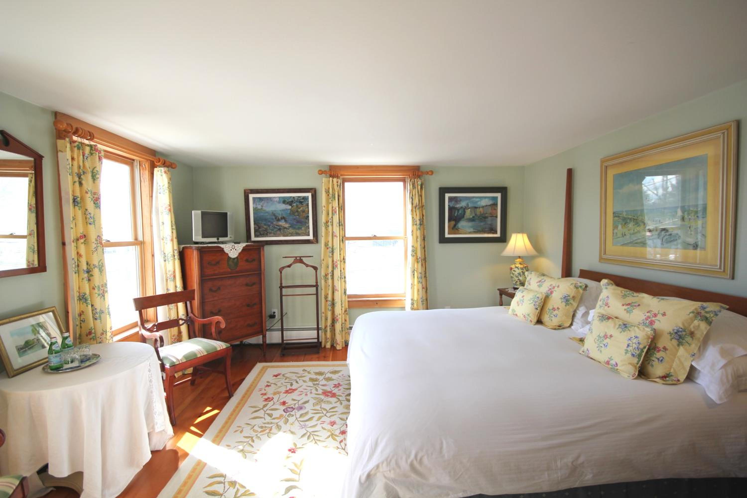 Deluxe King Room