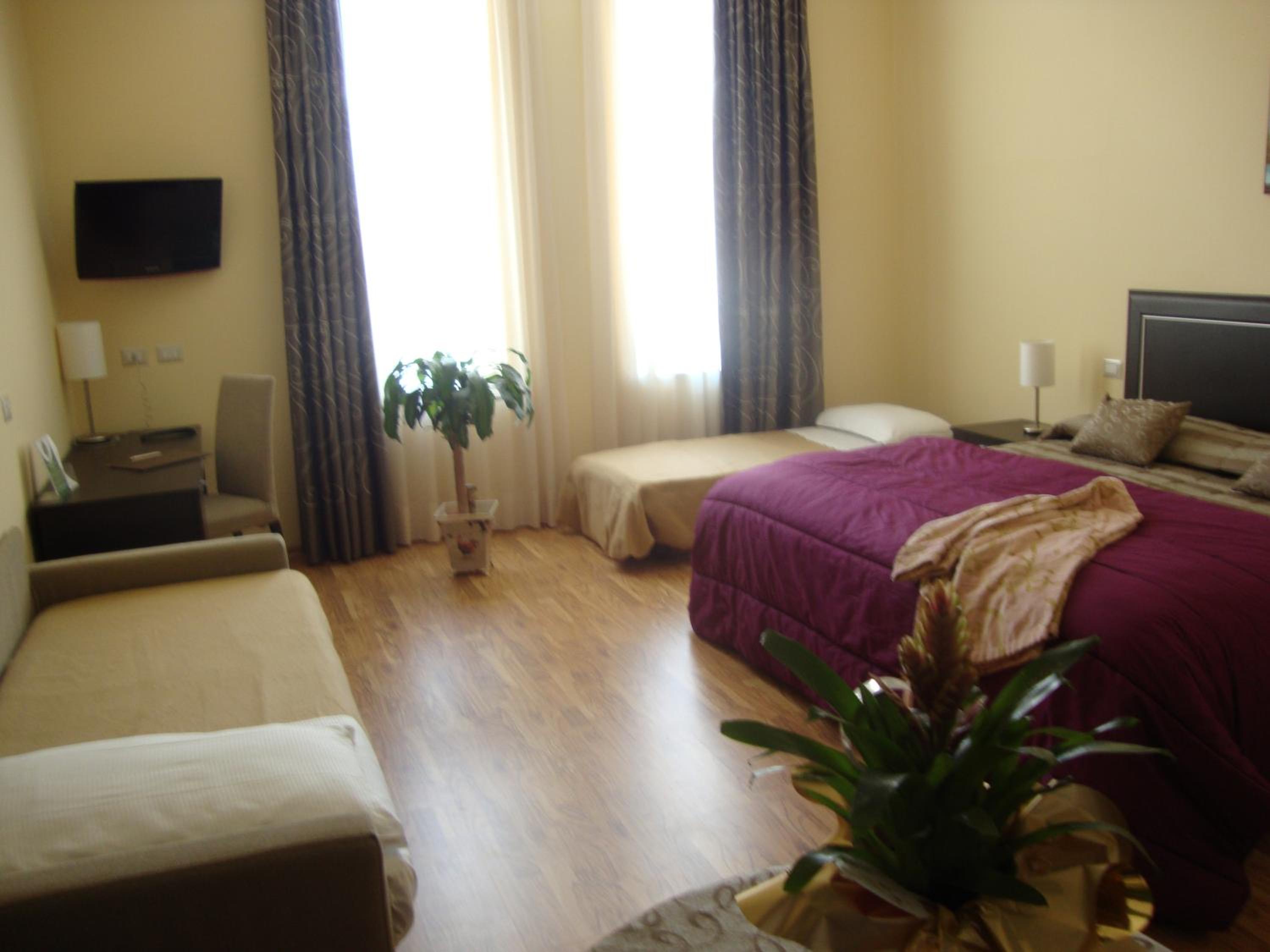 Quadruple Room - Photo 1