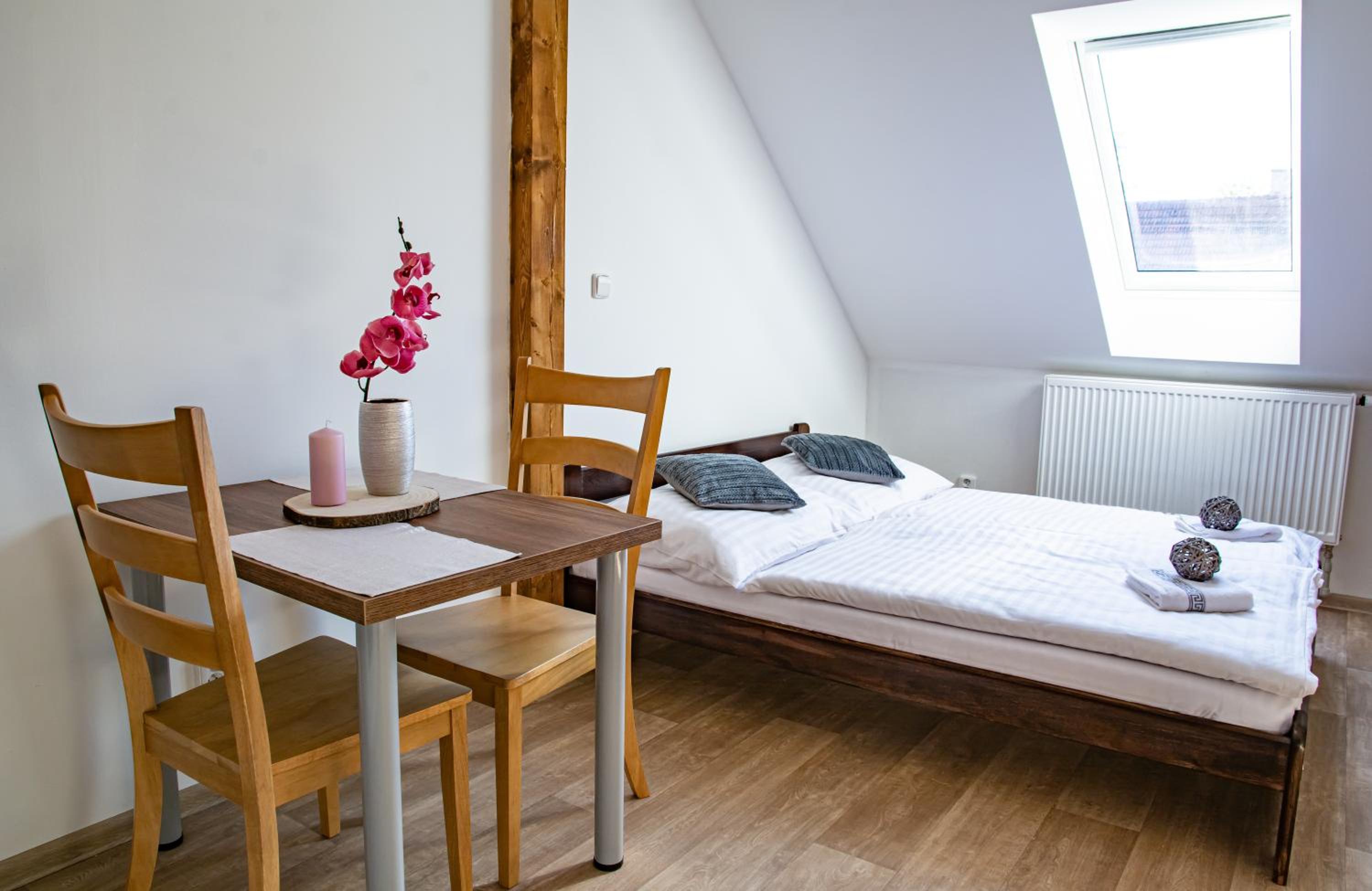 One-Bedroom Apartment - Photo 12