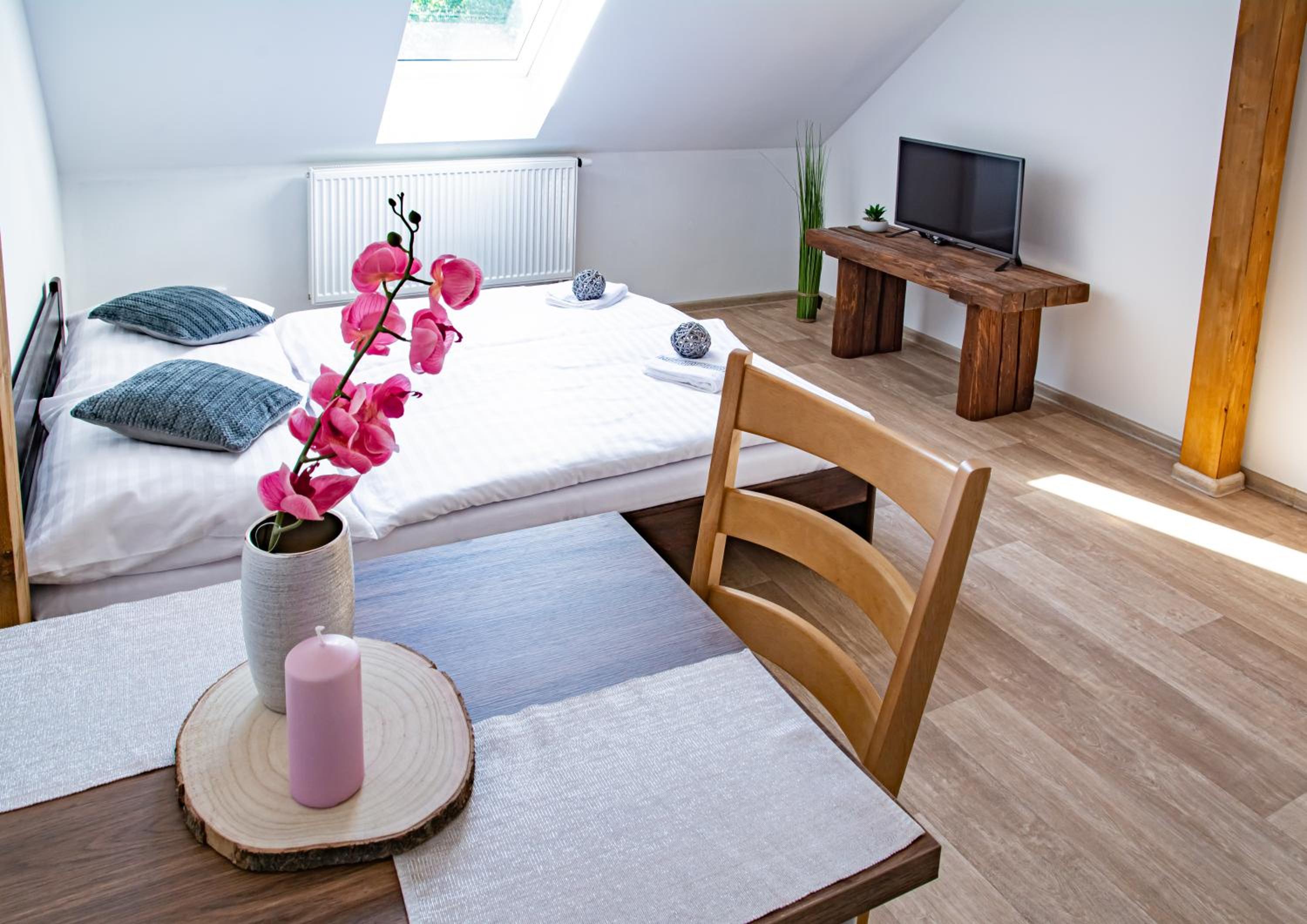 One-Bedroom Apartment - Photo 1