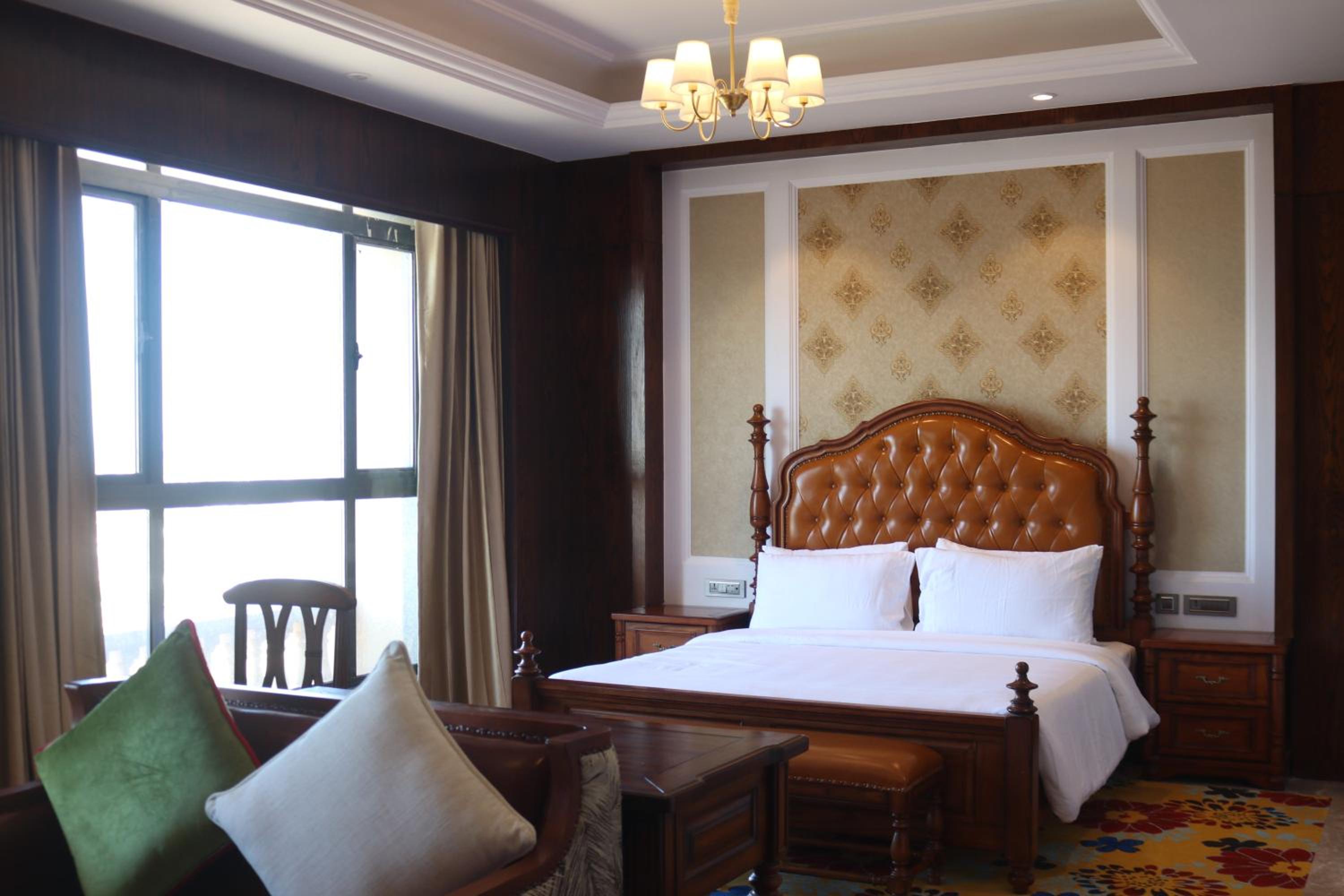 Executive King Suite - Photo 1