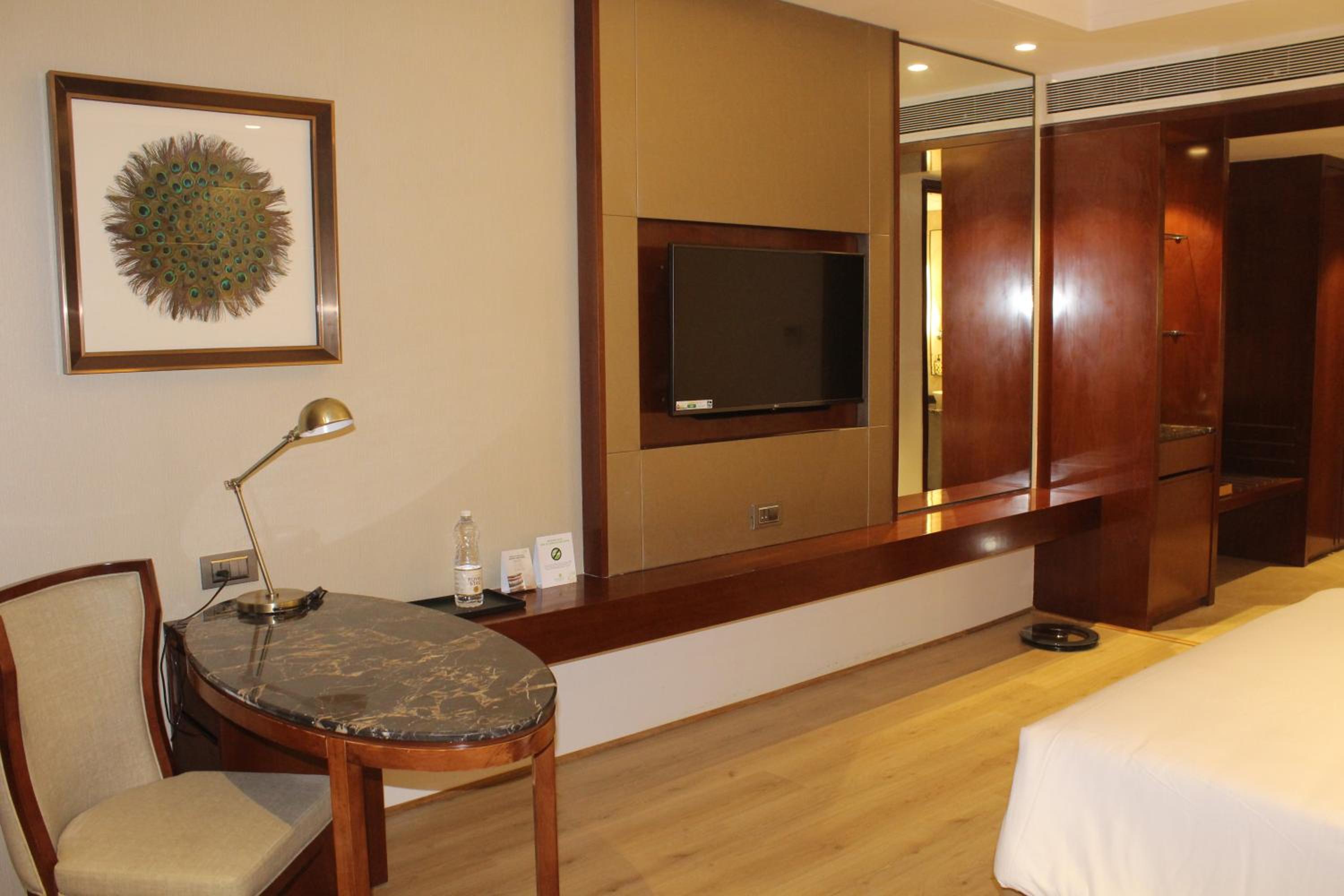 Executive King Room - Photo 3
