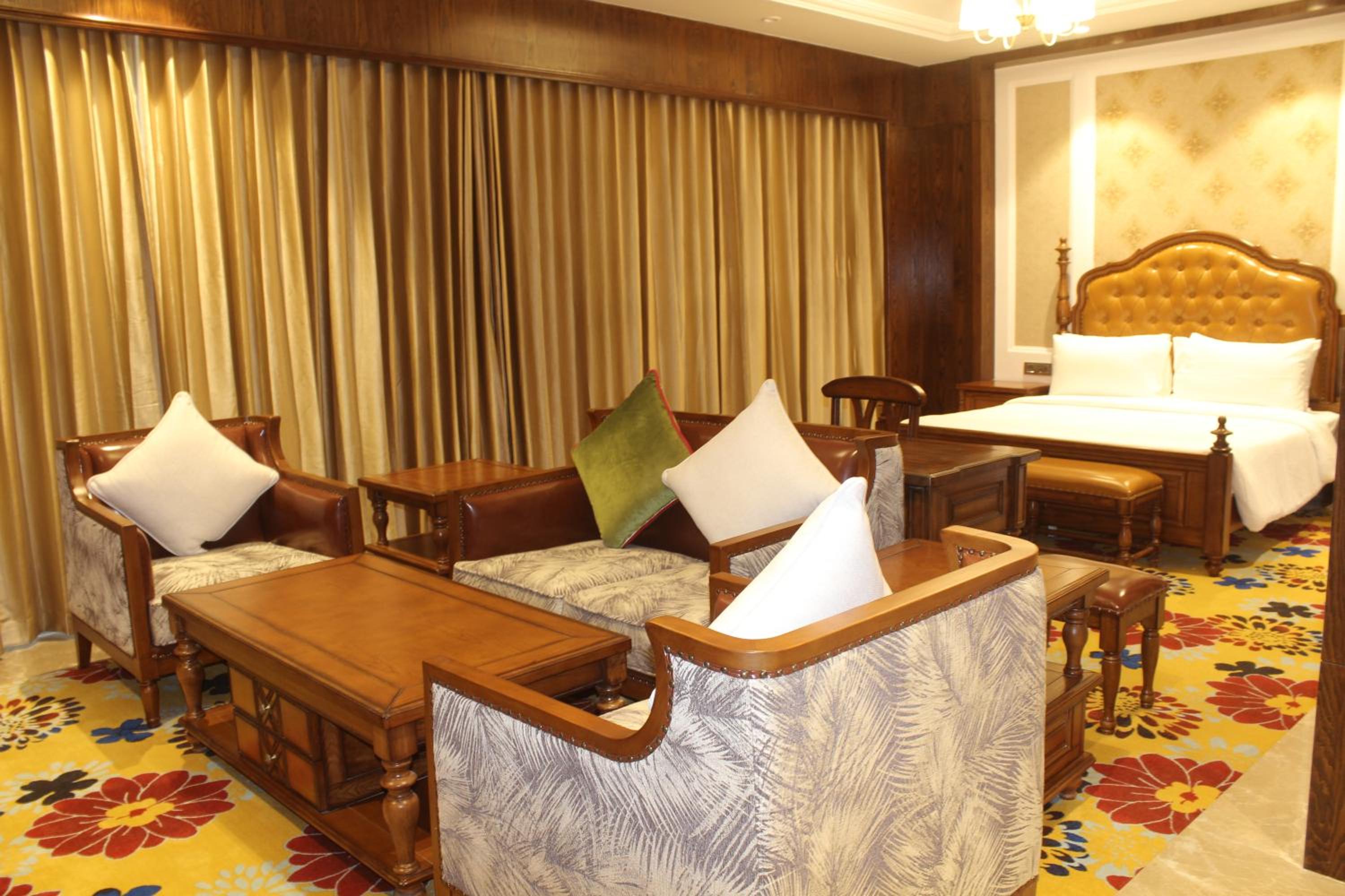 Executive King Suite - Photo 18