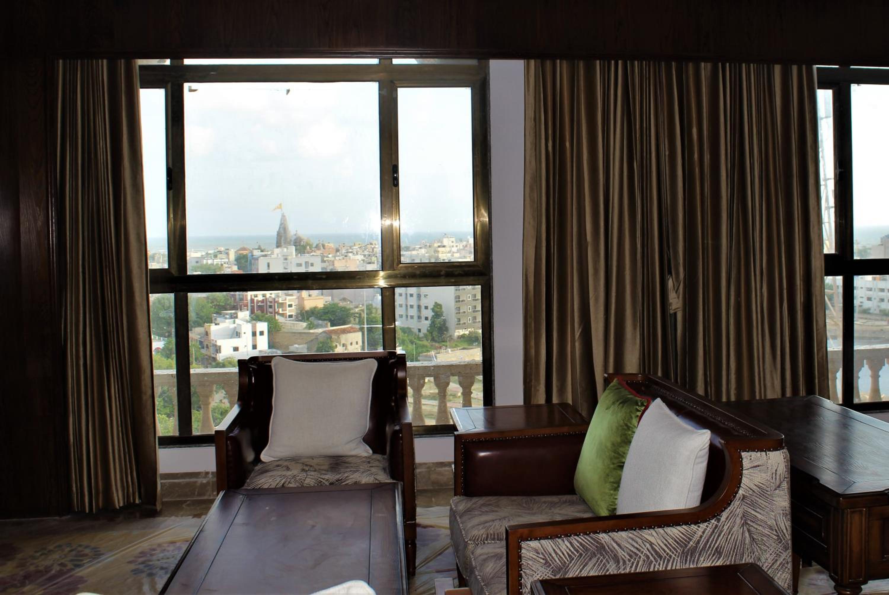 Executive King Suite with Temple View - Photo 7