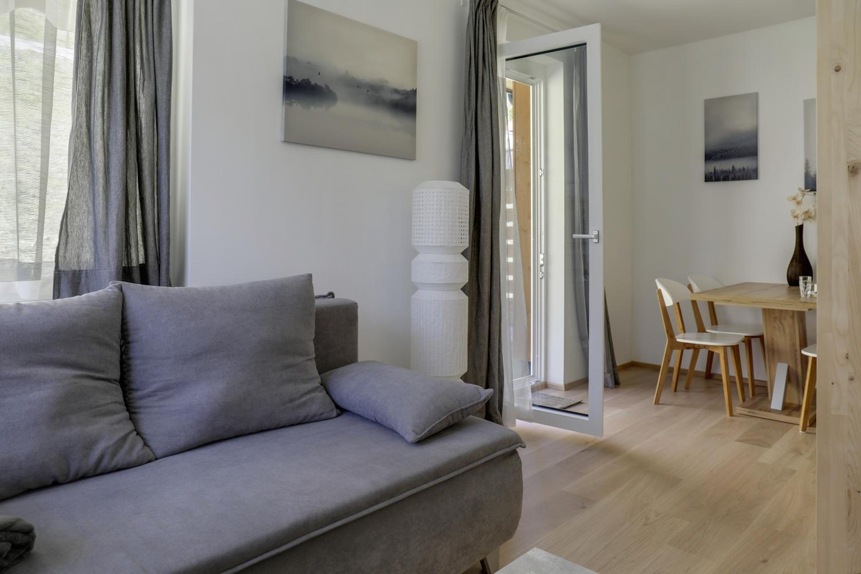 Two-Bedroom Deluxe Apartment with Garden View photo 2