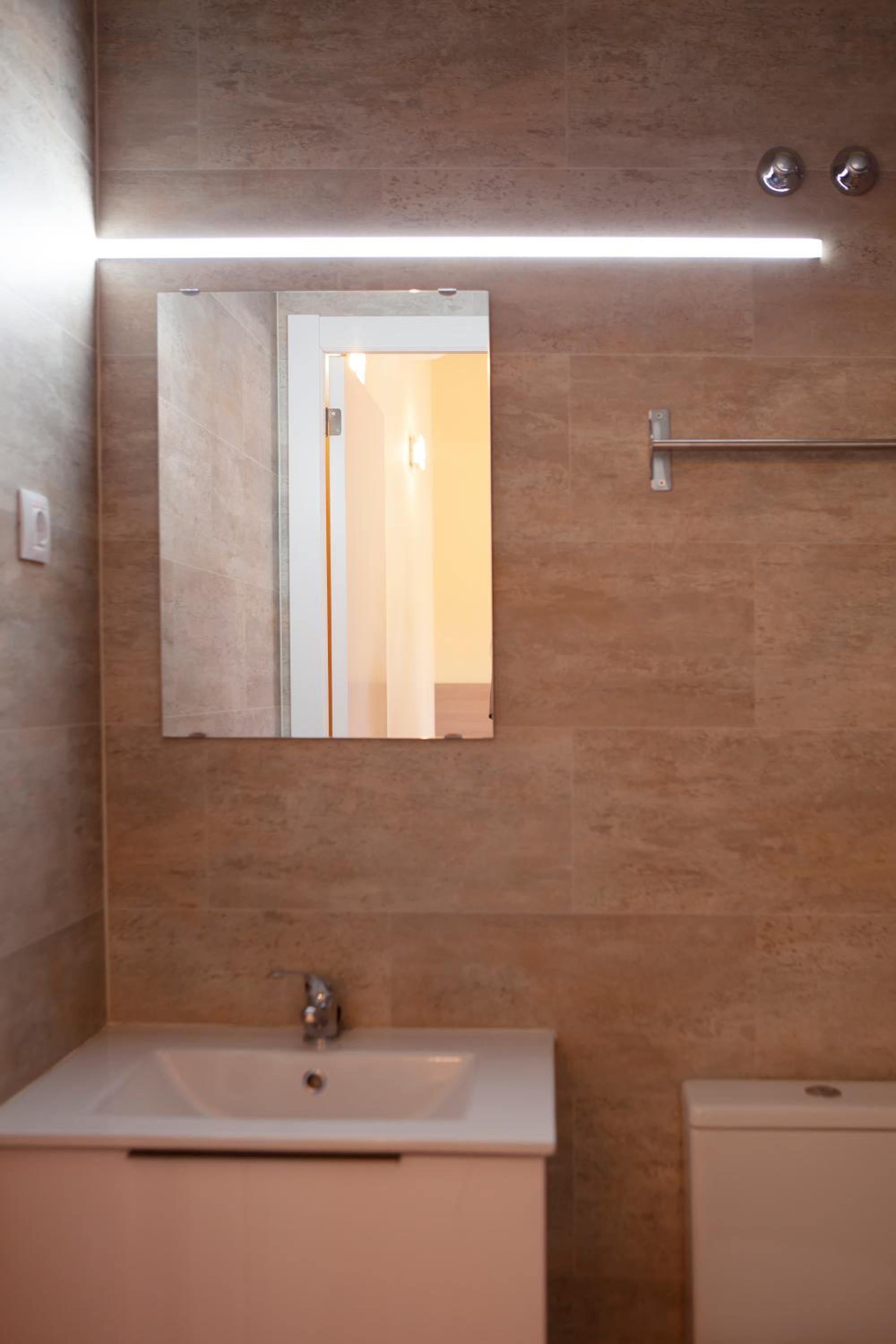 Twin Room with Bathroom photo 3