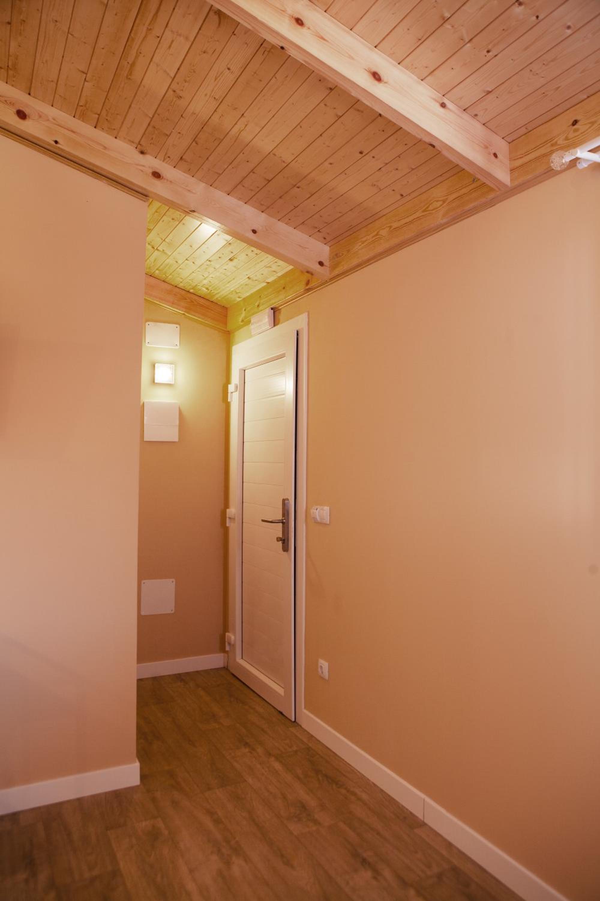 Twin Room with Bathroom photo 2
