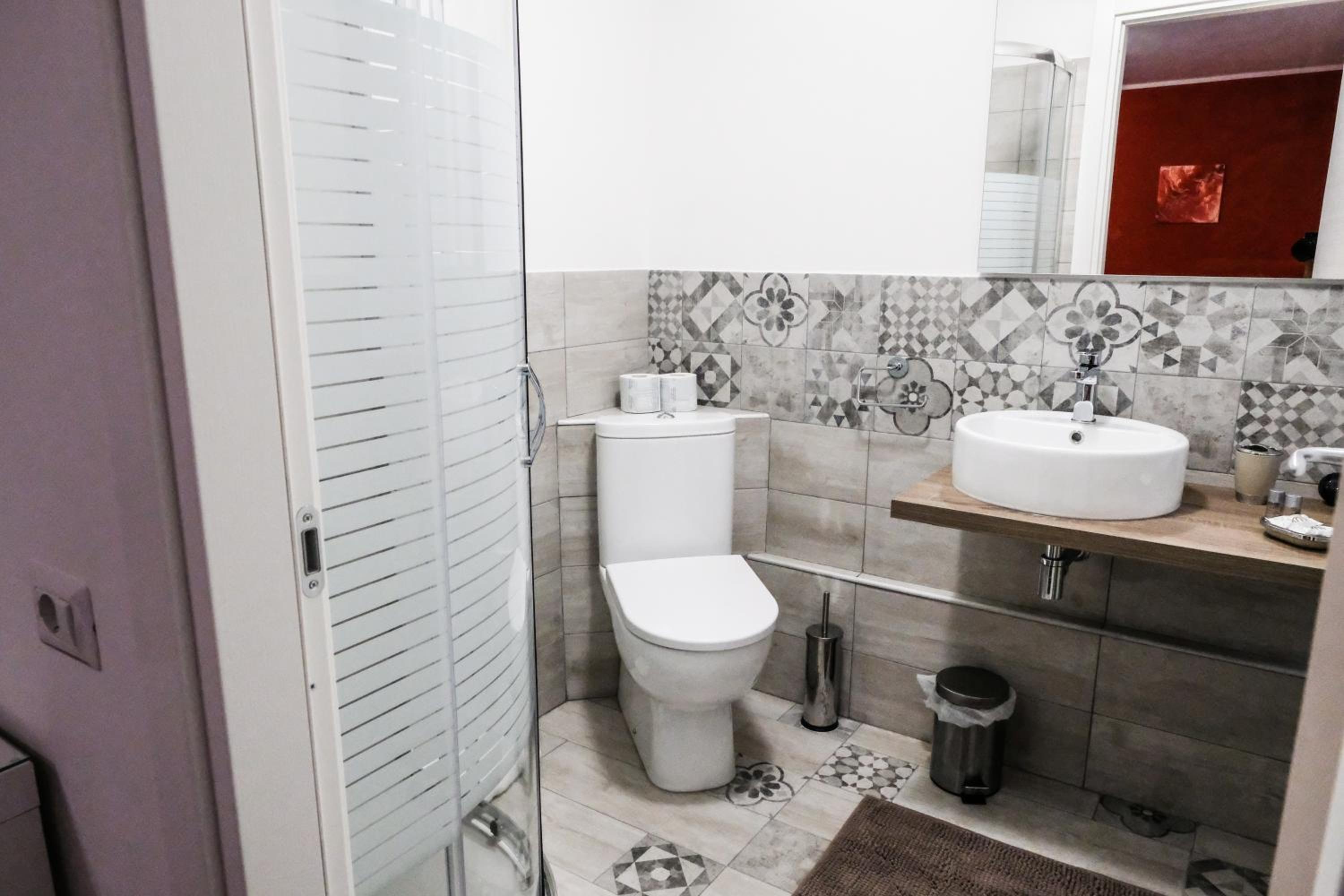 Double Room with Private Bathroom - Photo 3