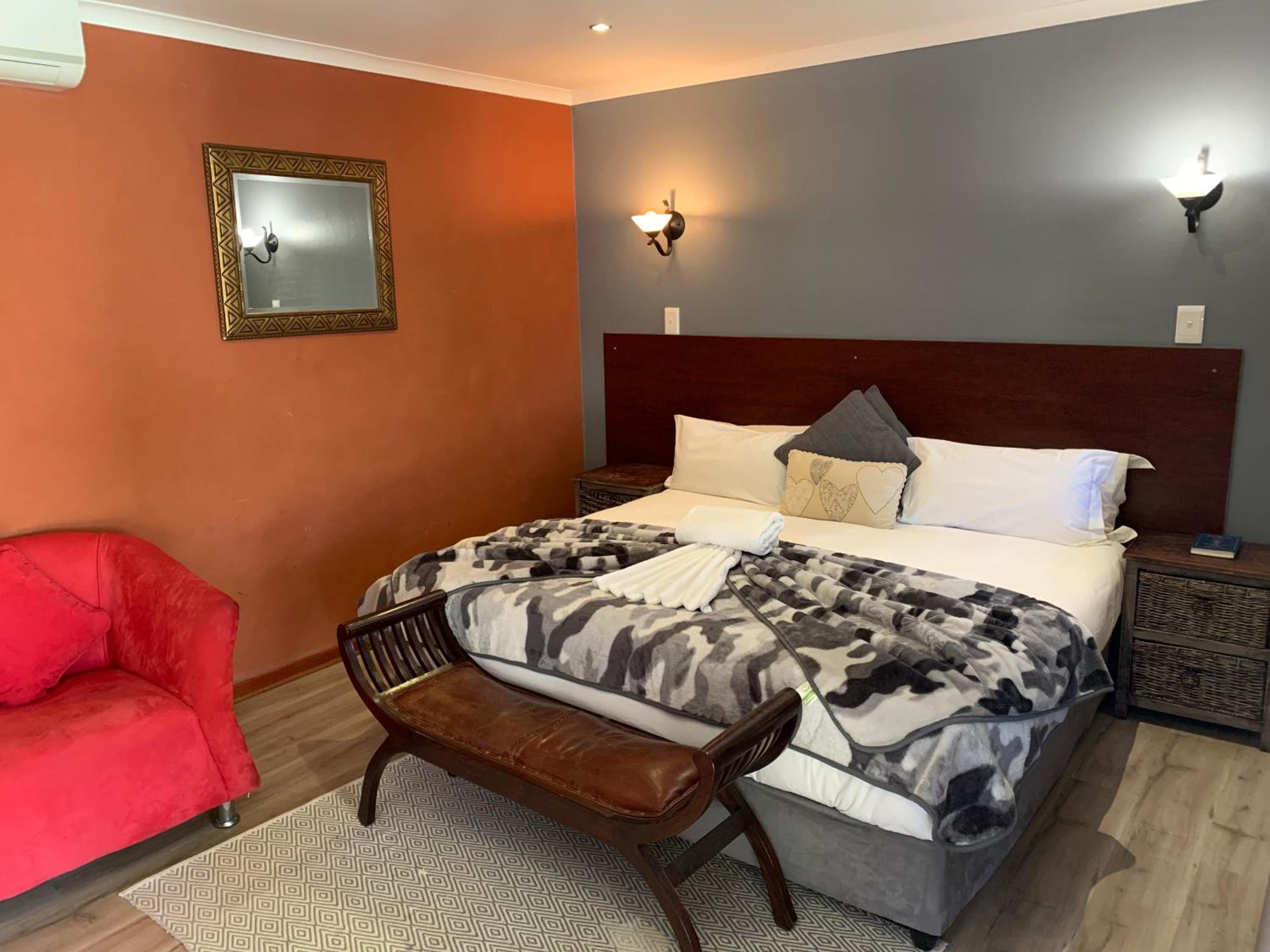 Basic King Room photo 2