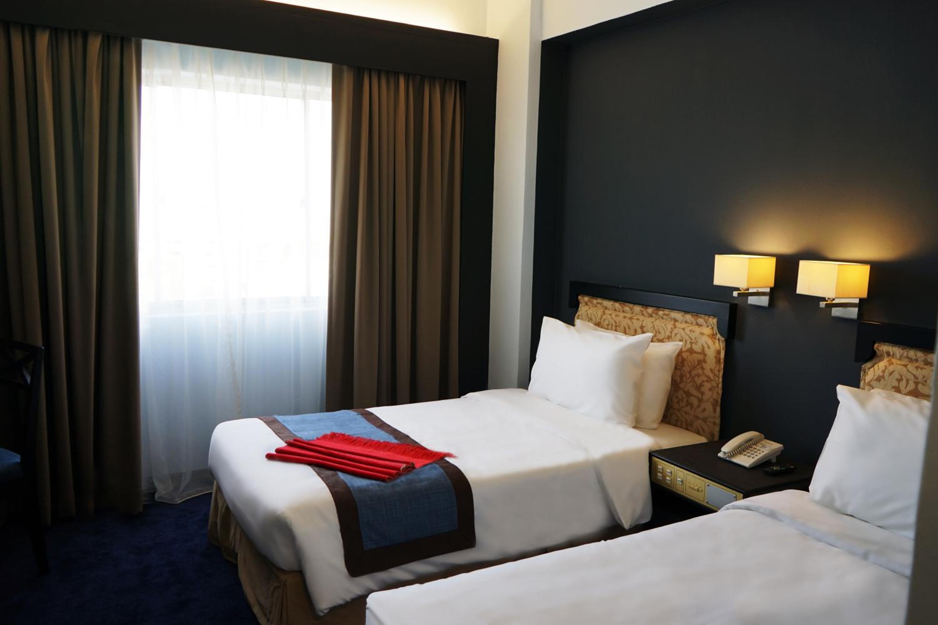 Standard Twin Room, Non-Smoking - Photo 1