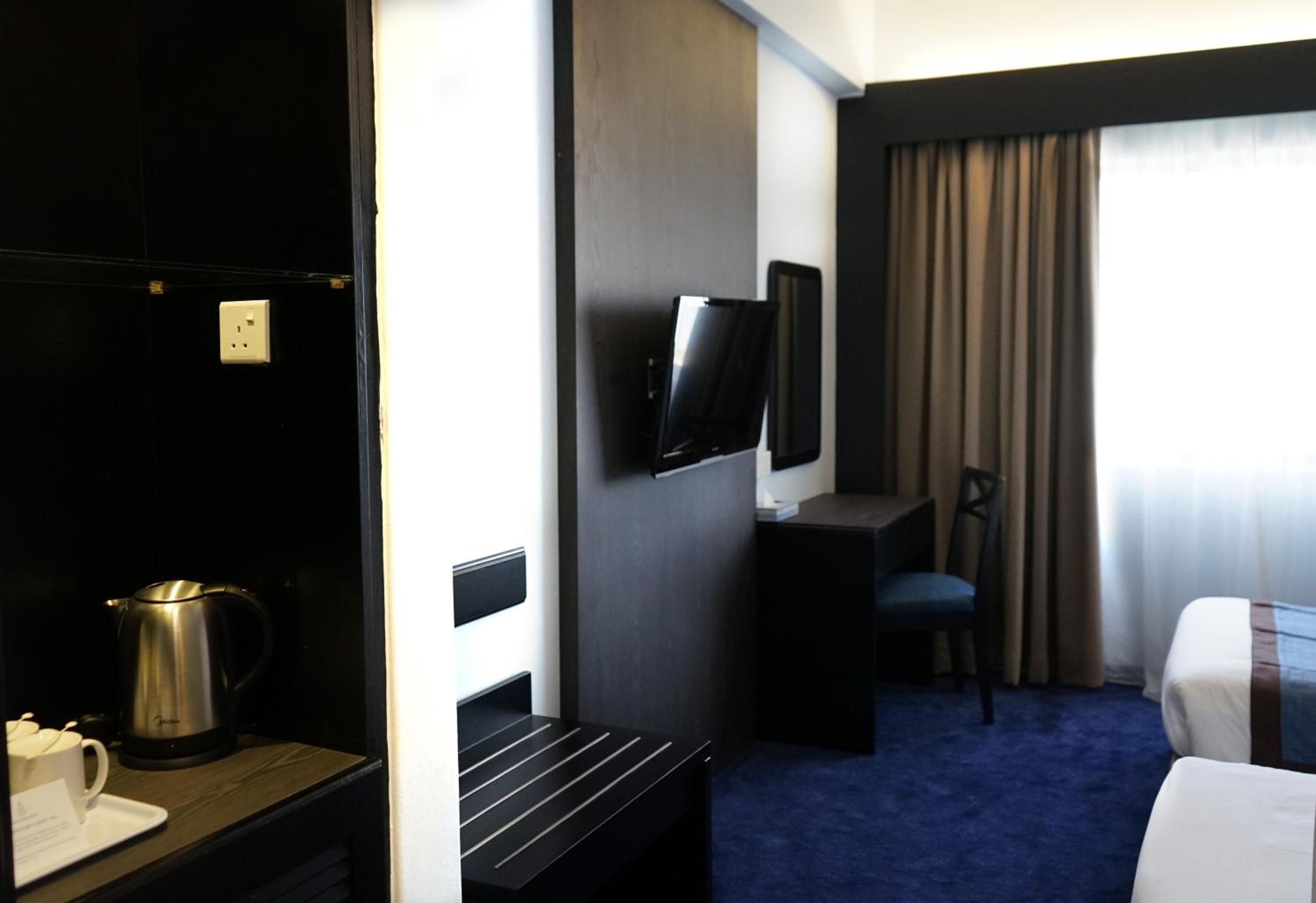 Standard Twin Room, Non-Smoking - Photo 2