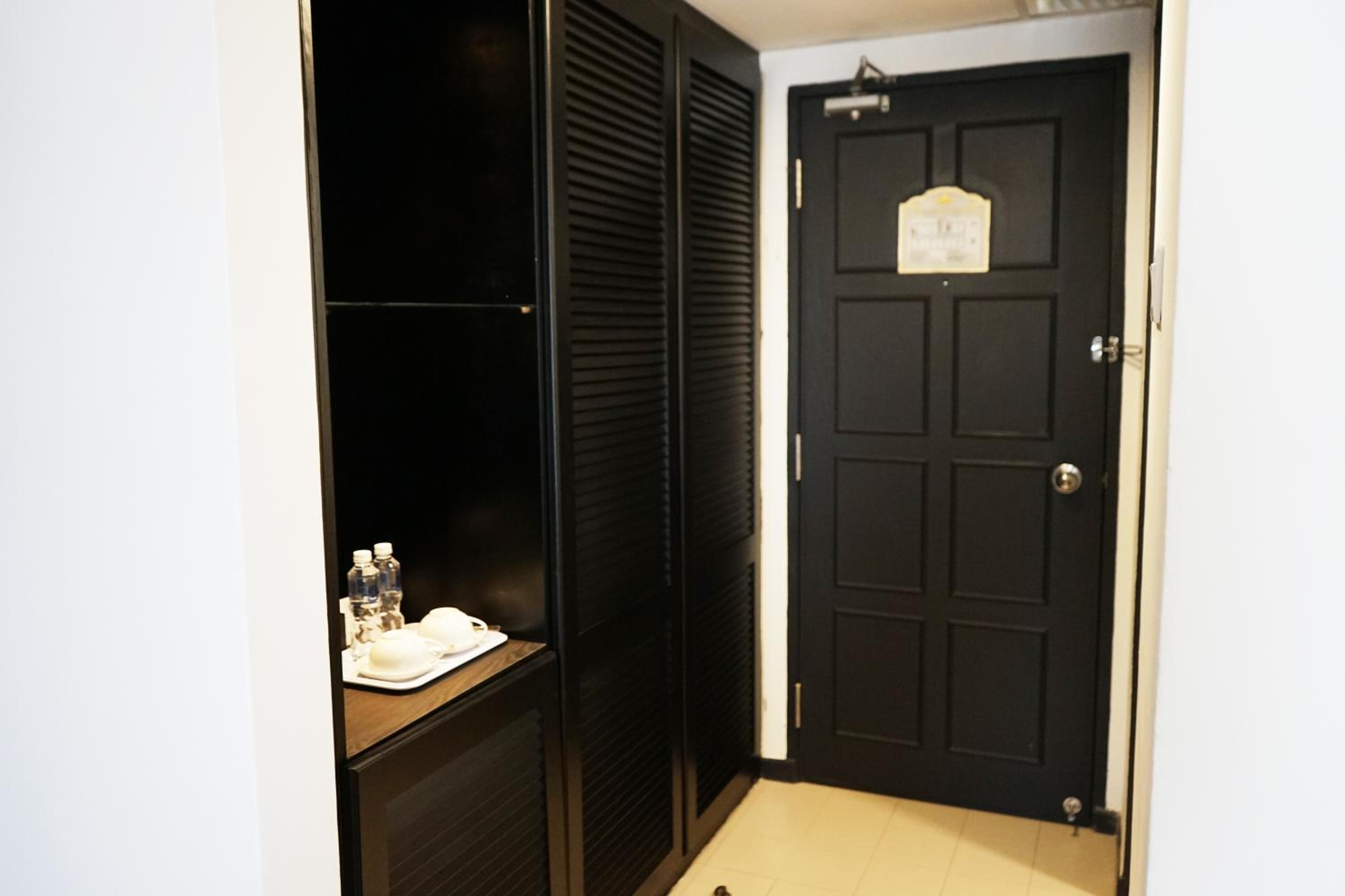 Junior Suite, Non-Smoking - Photo 2